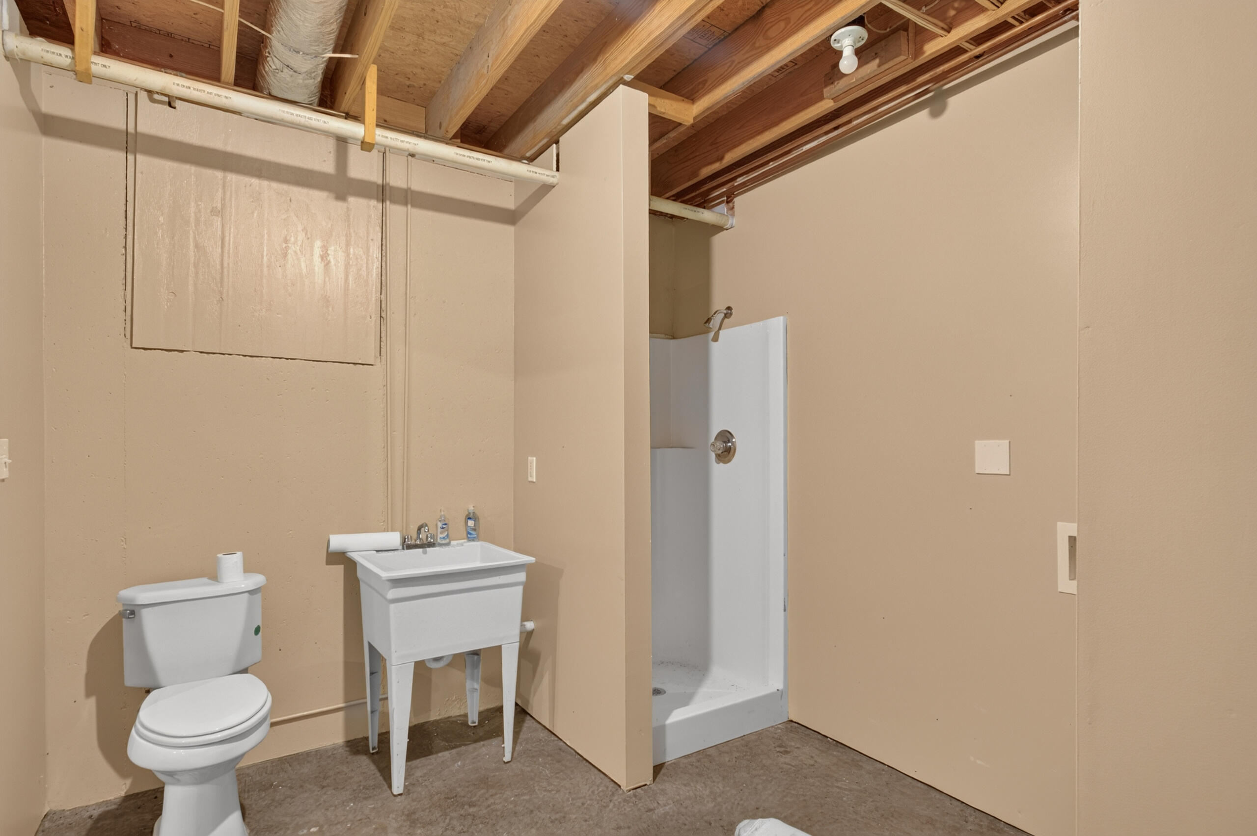 227 Rebecca Lane Property Photo 38