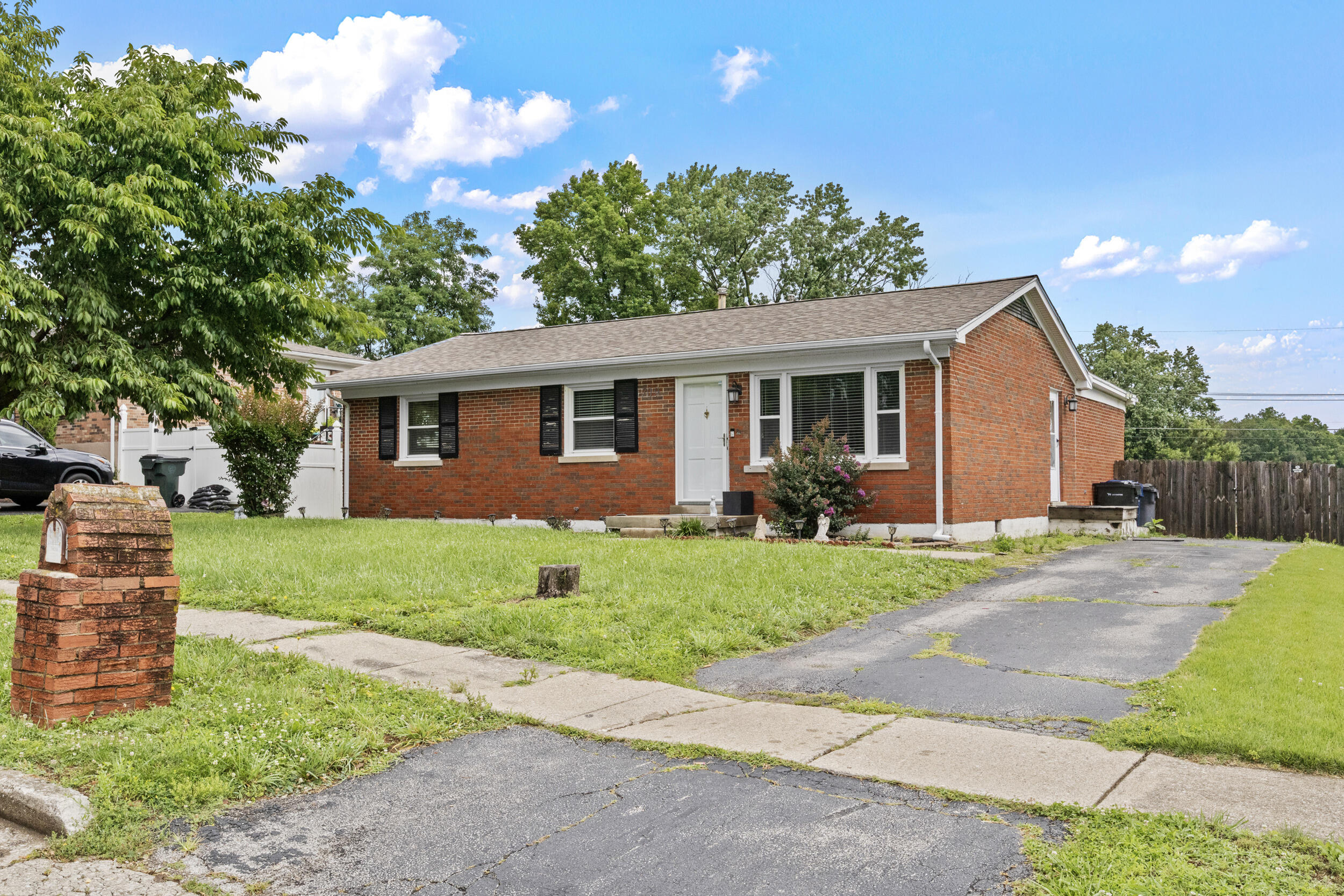 709 Parkside Drive Property Photo 2