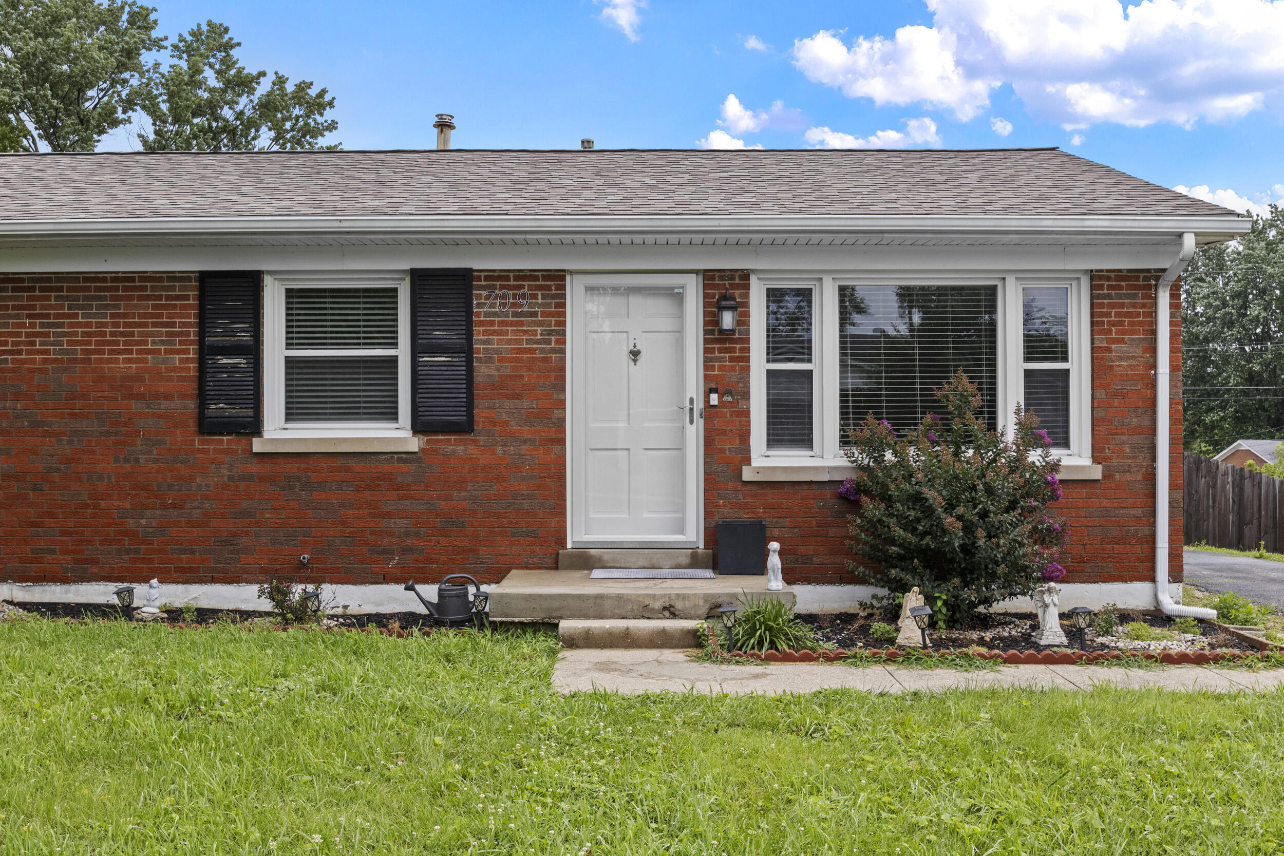 709 Parkside Drive Property Photo 3