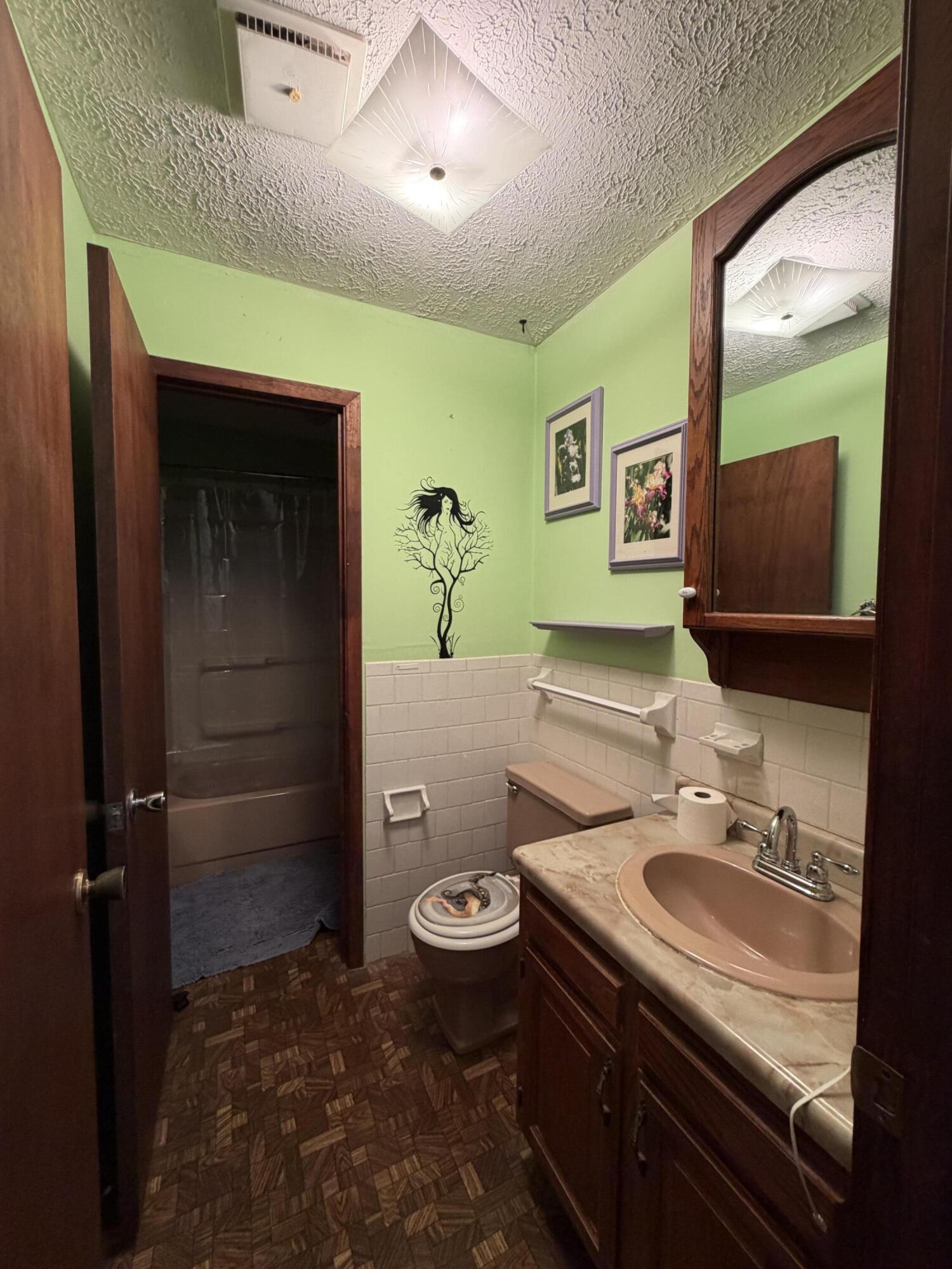 60 Grover Whitehead Road Property Photo 12