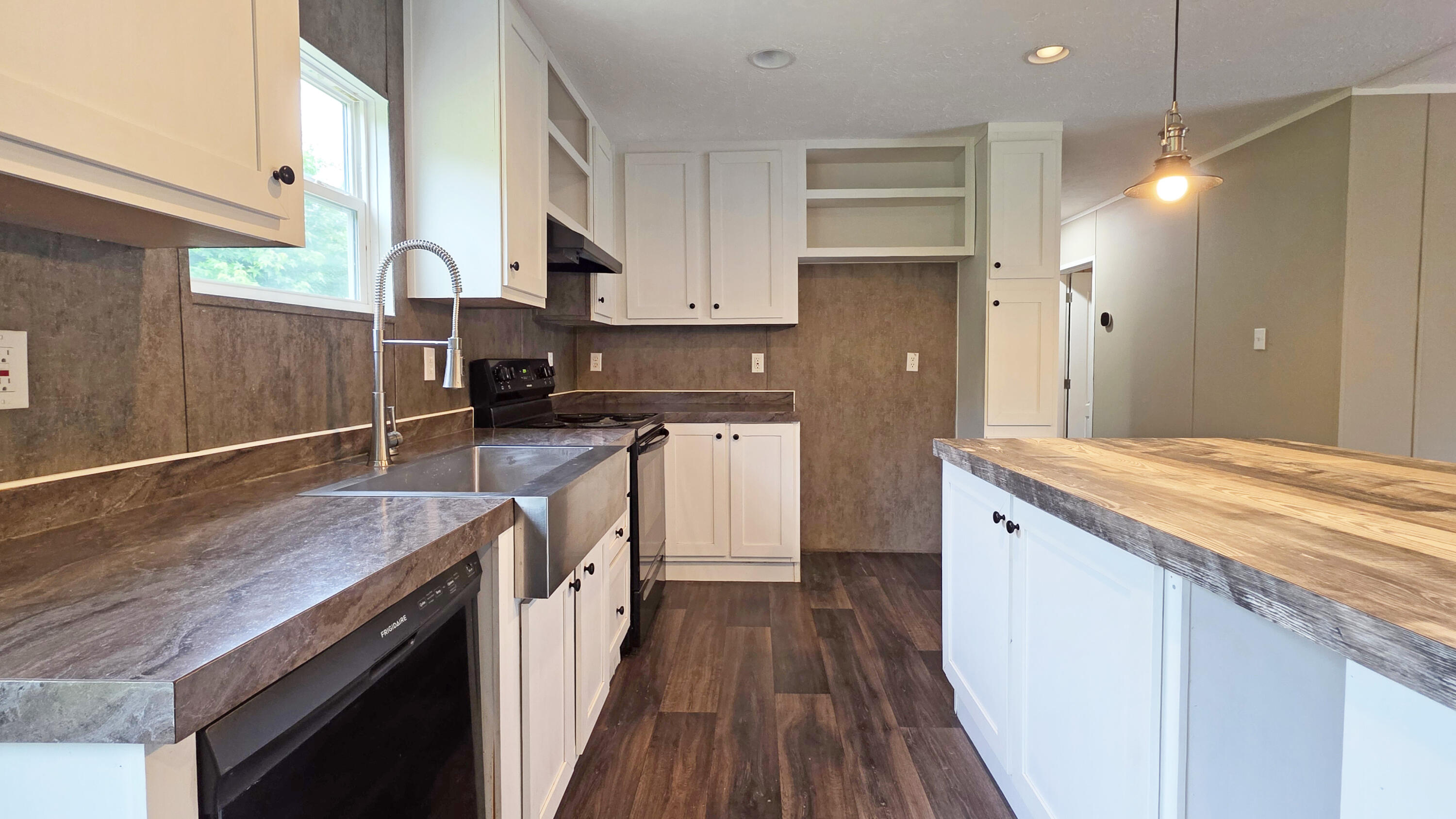 89 Tower Road Property Photo 6