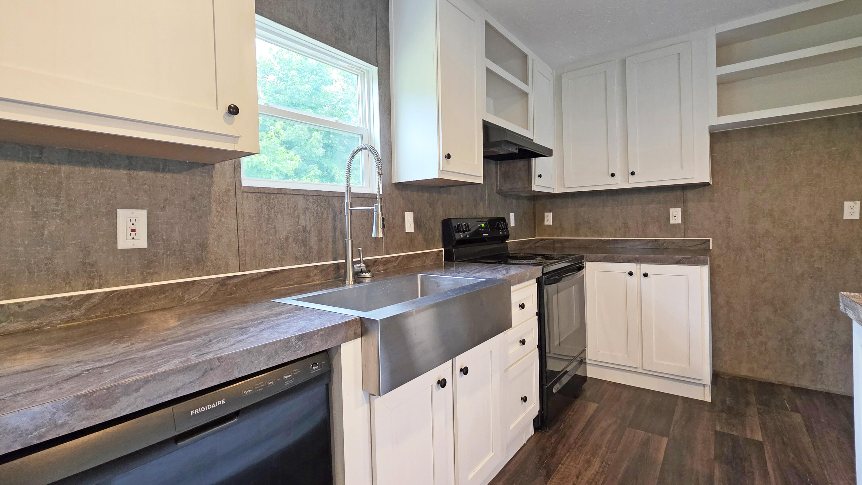 89 Tower Road Property Photo 7