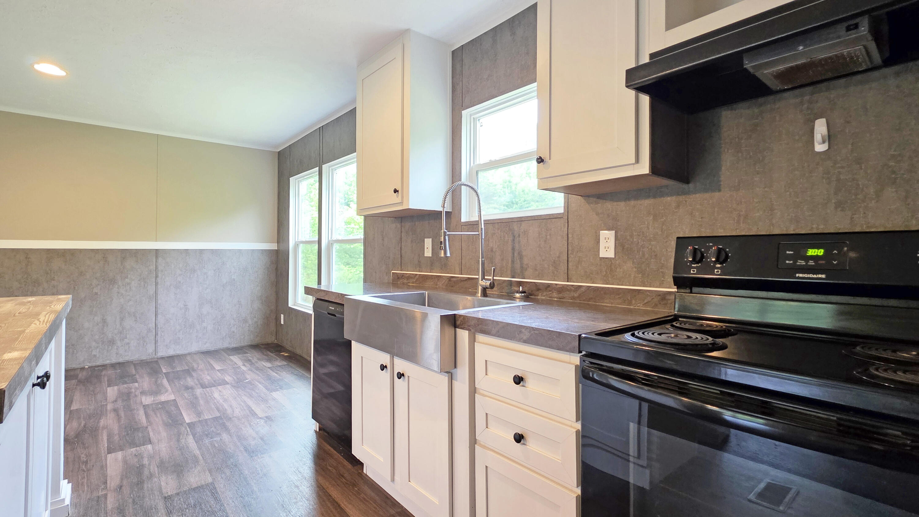 89 Tower Road Property Photo 8