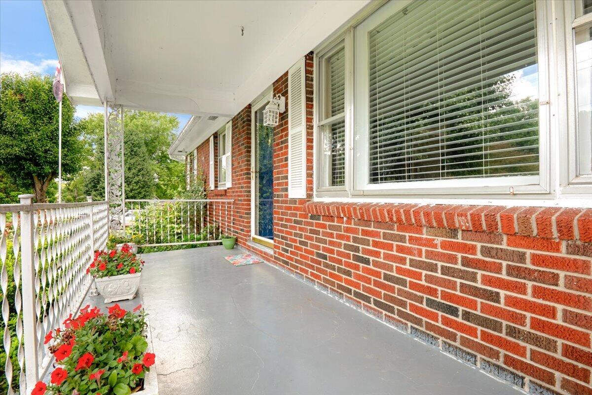 129 Mullins Street Property Photo 6