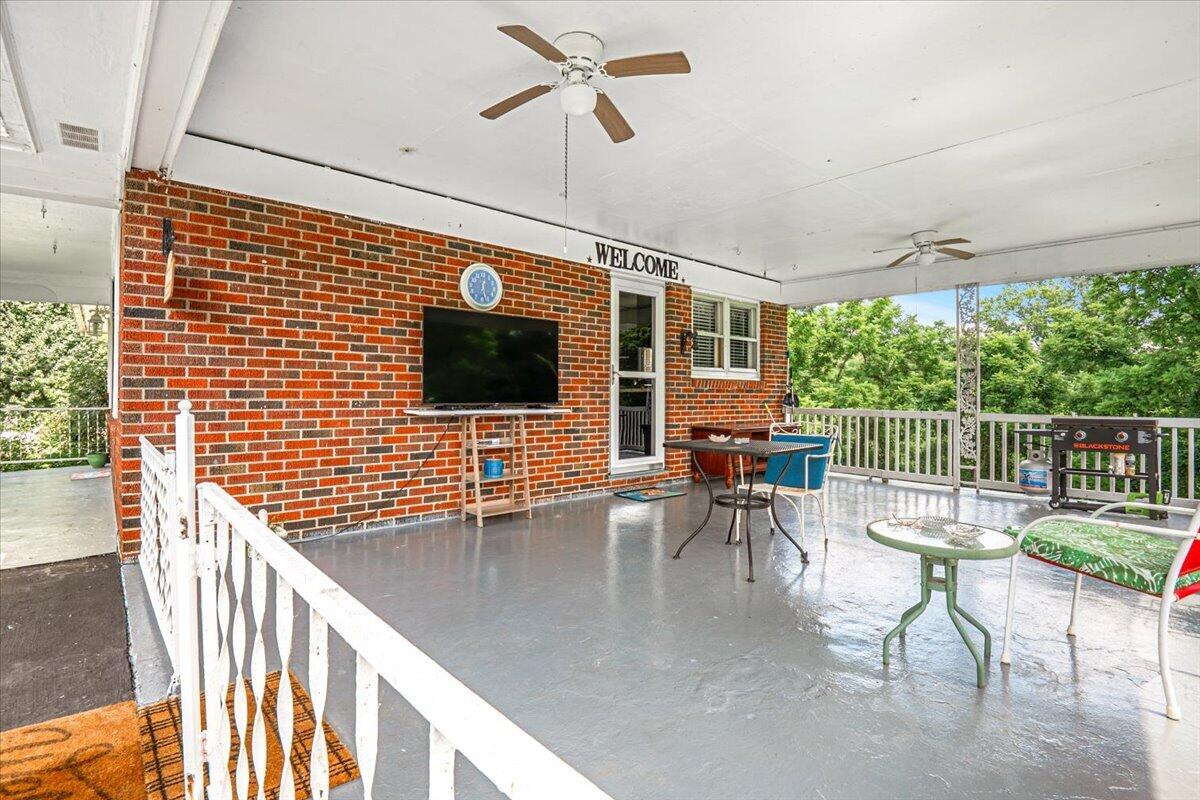 129 Mullins Street Property Photo 7