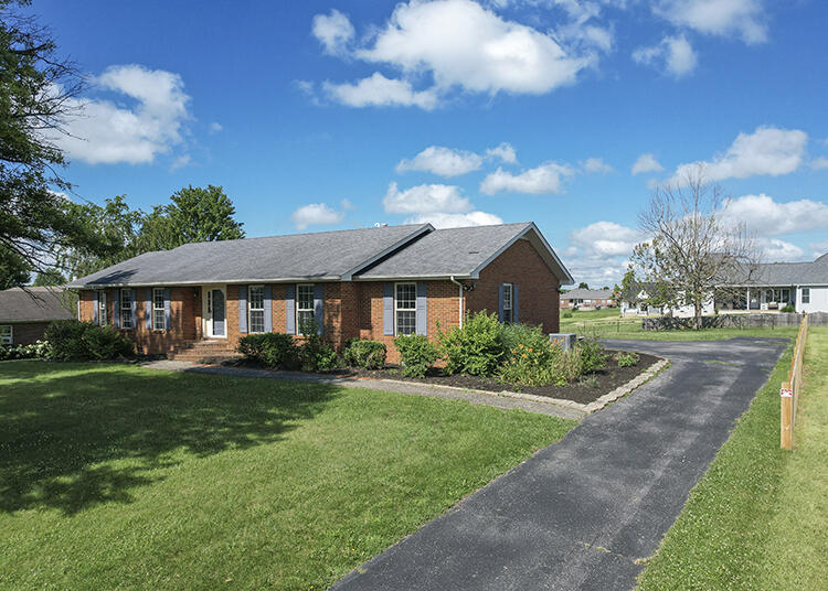 923 Meadow Lane Property Photo 3