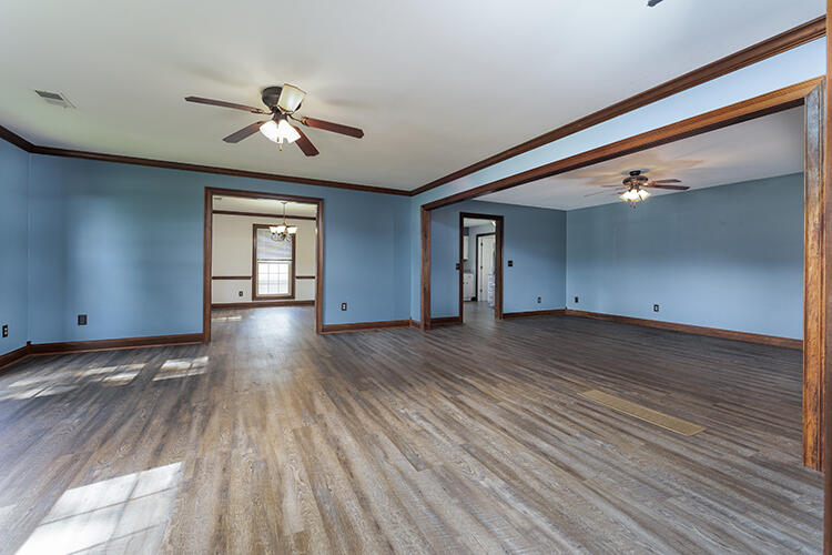 923 Meadow Lane Property Photo 6