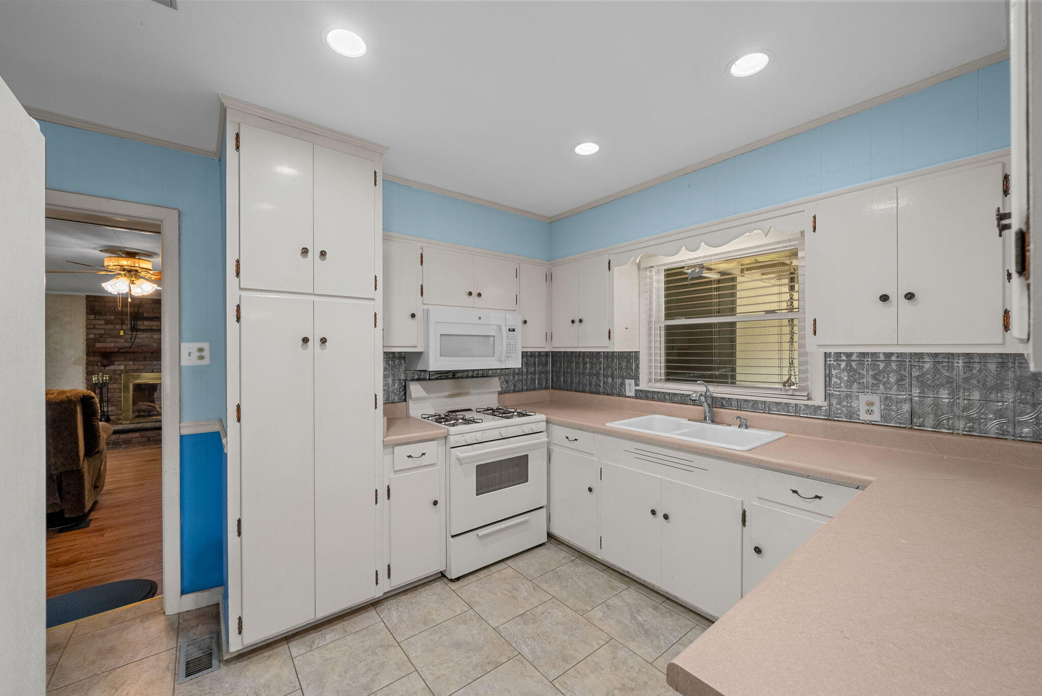 106 Millbrooke Drive Property Photo 4