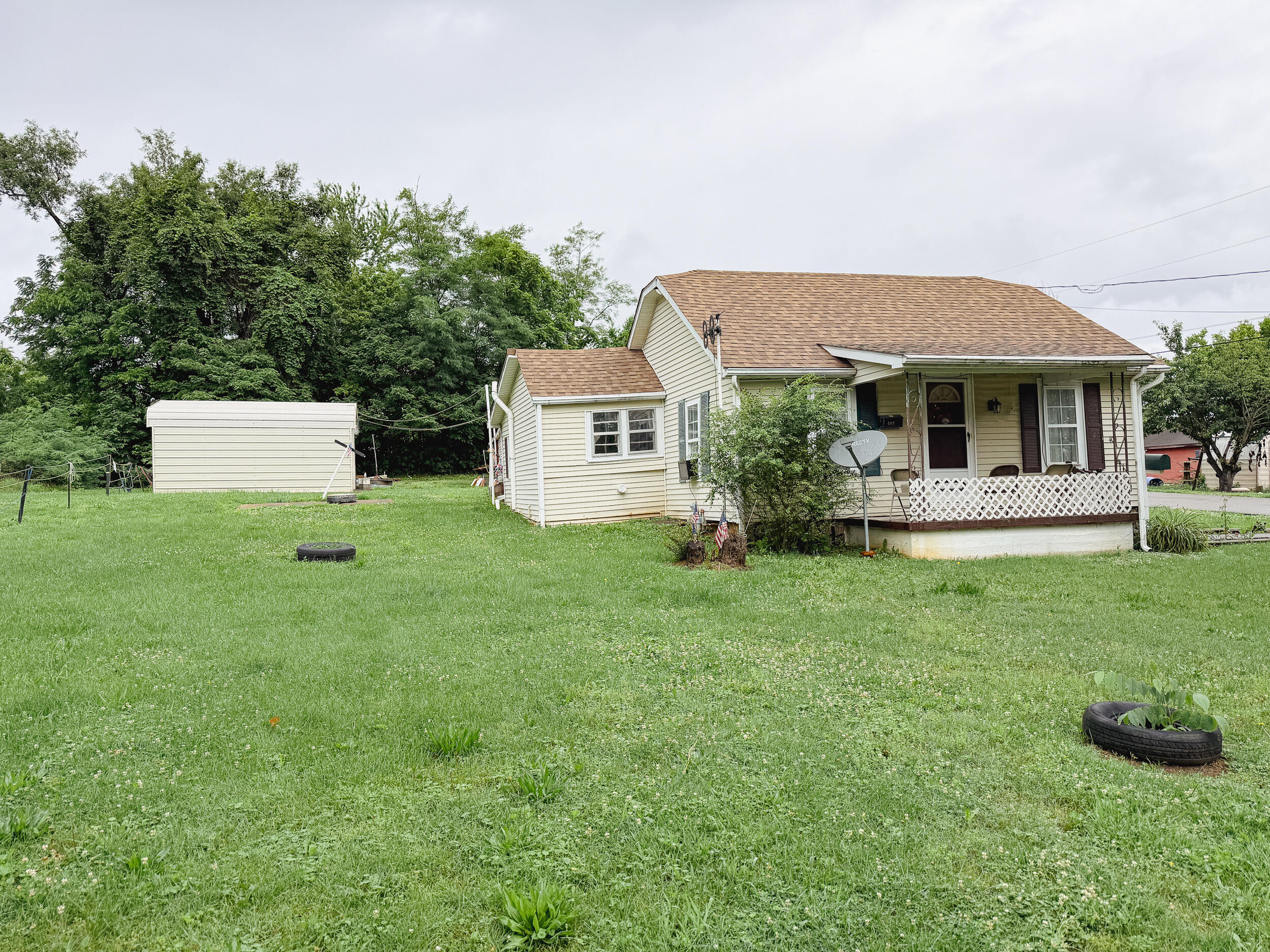 409 Willow Lane Property Photo 2