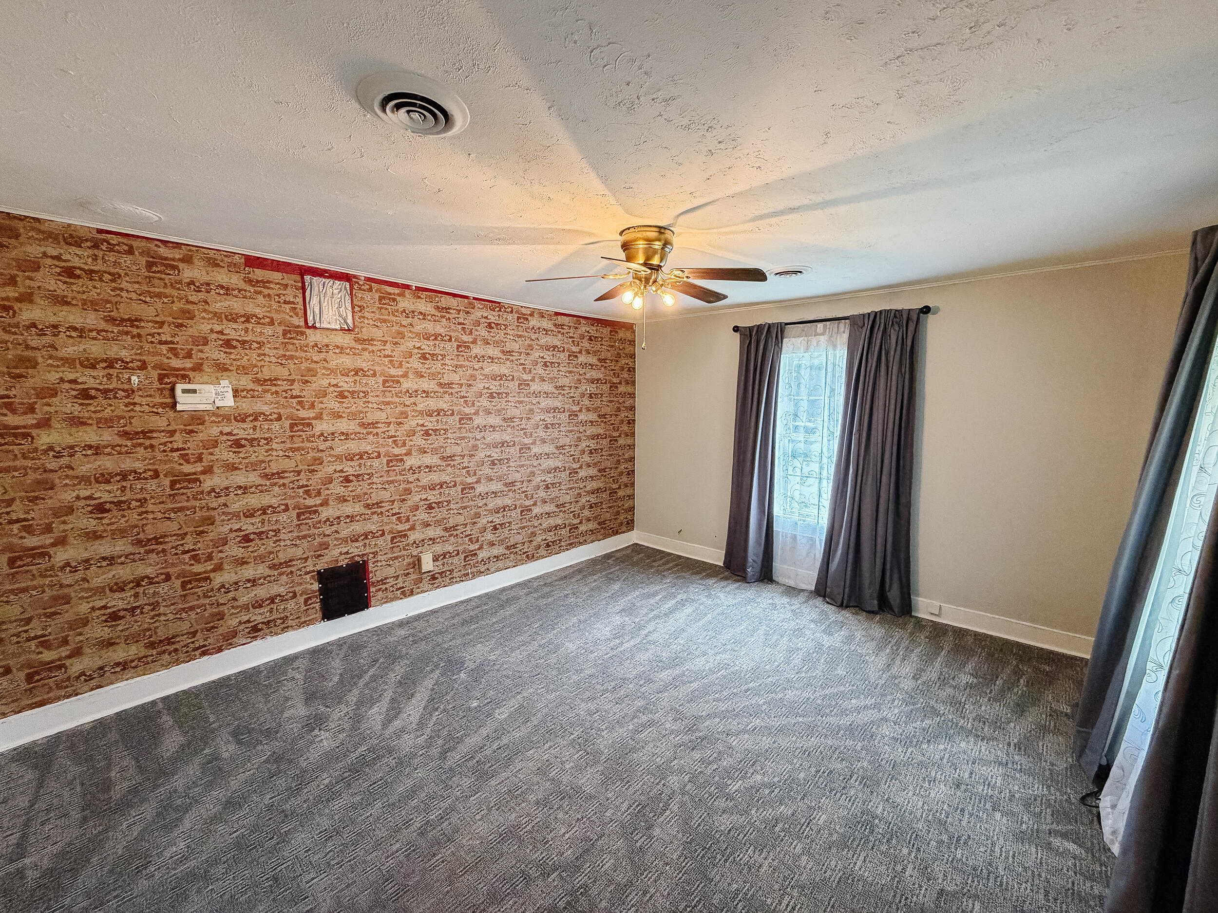 409 Willow Lane Property Photo 6