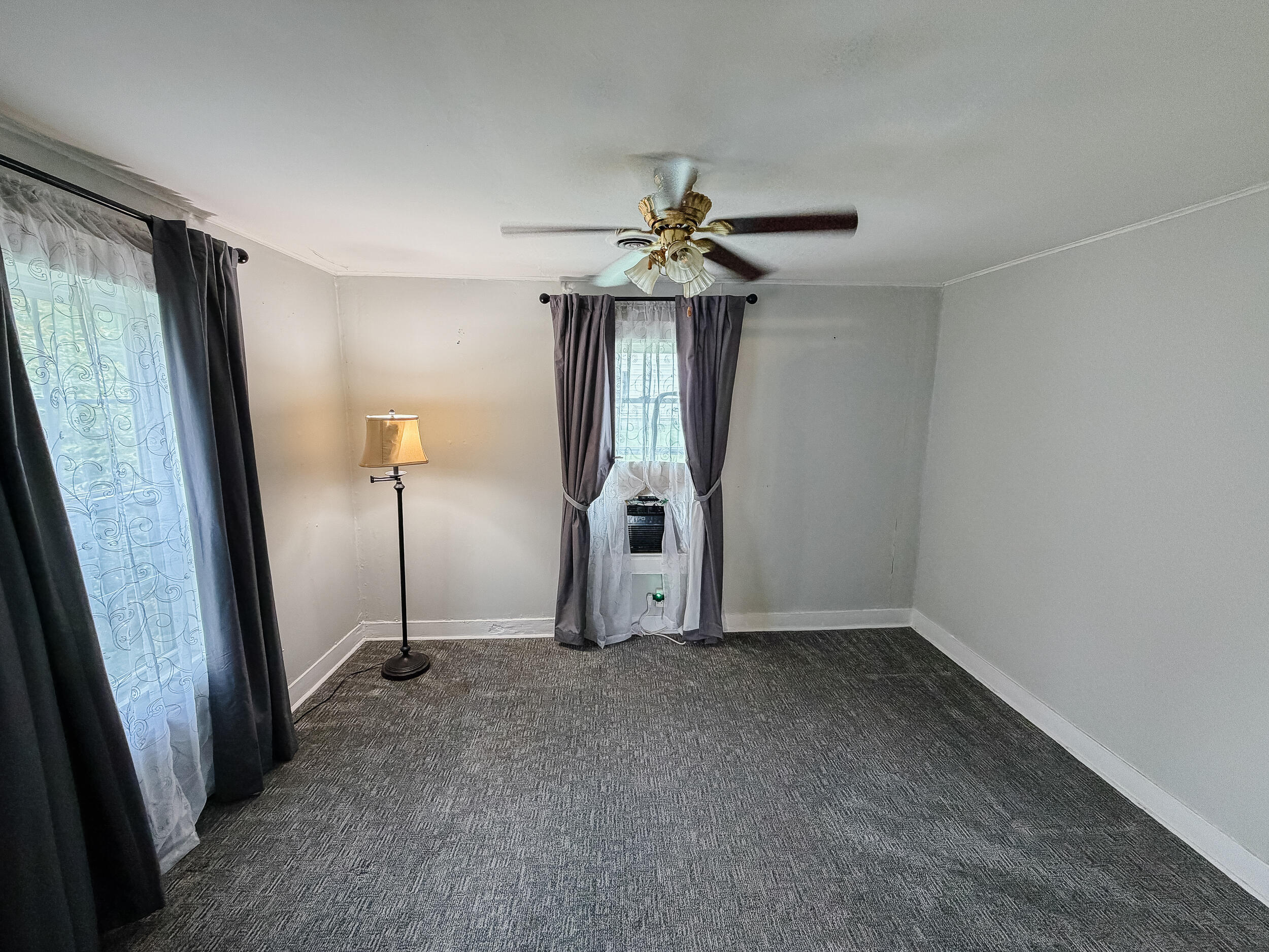 409 Willow Lane Property Photo 8