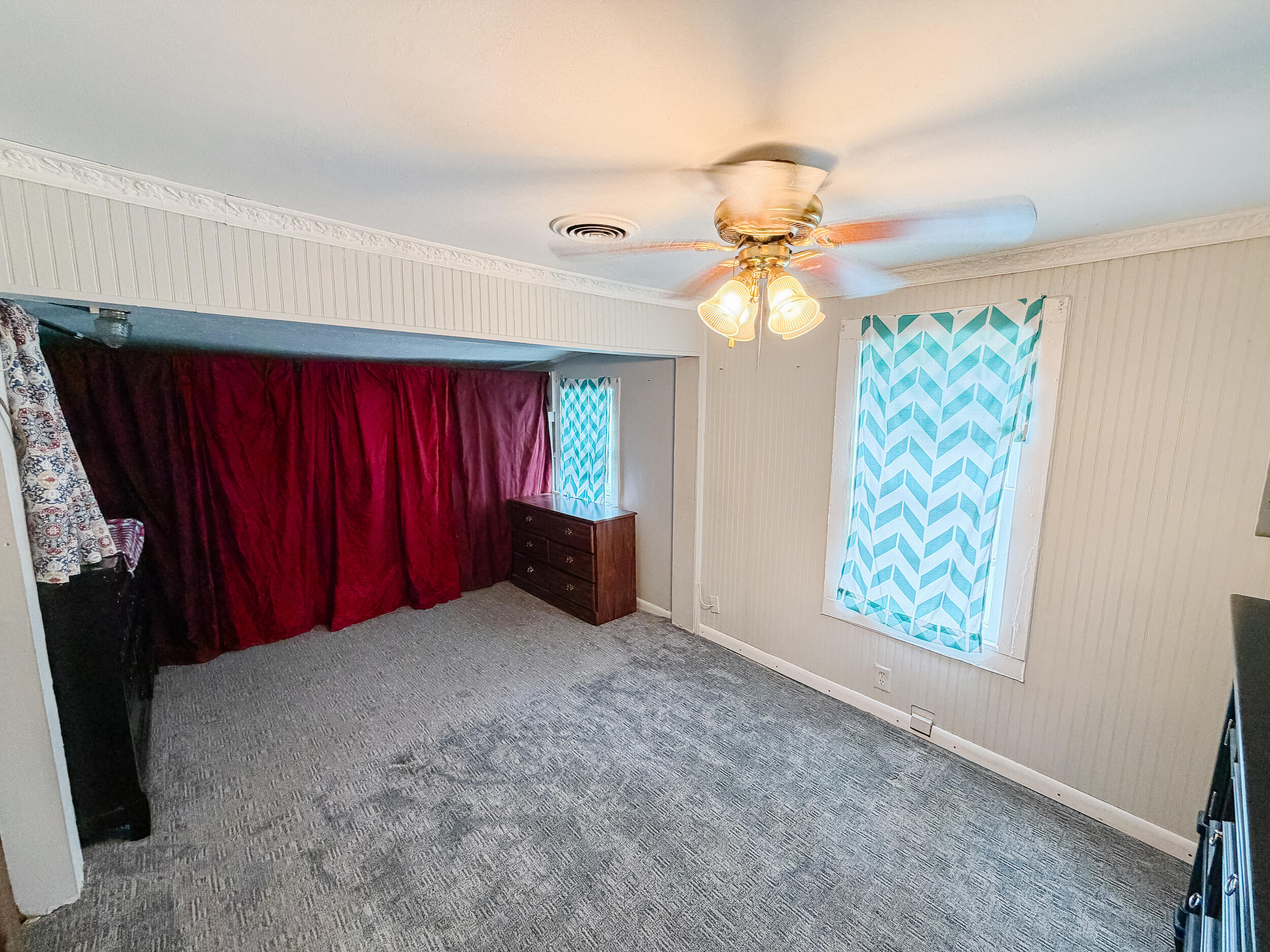 409 Willow Lane Property Photo 10