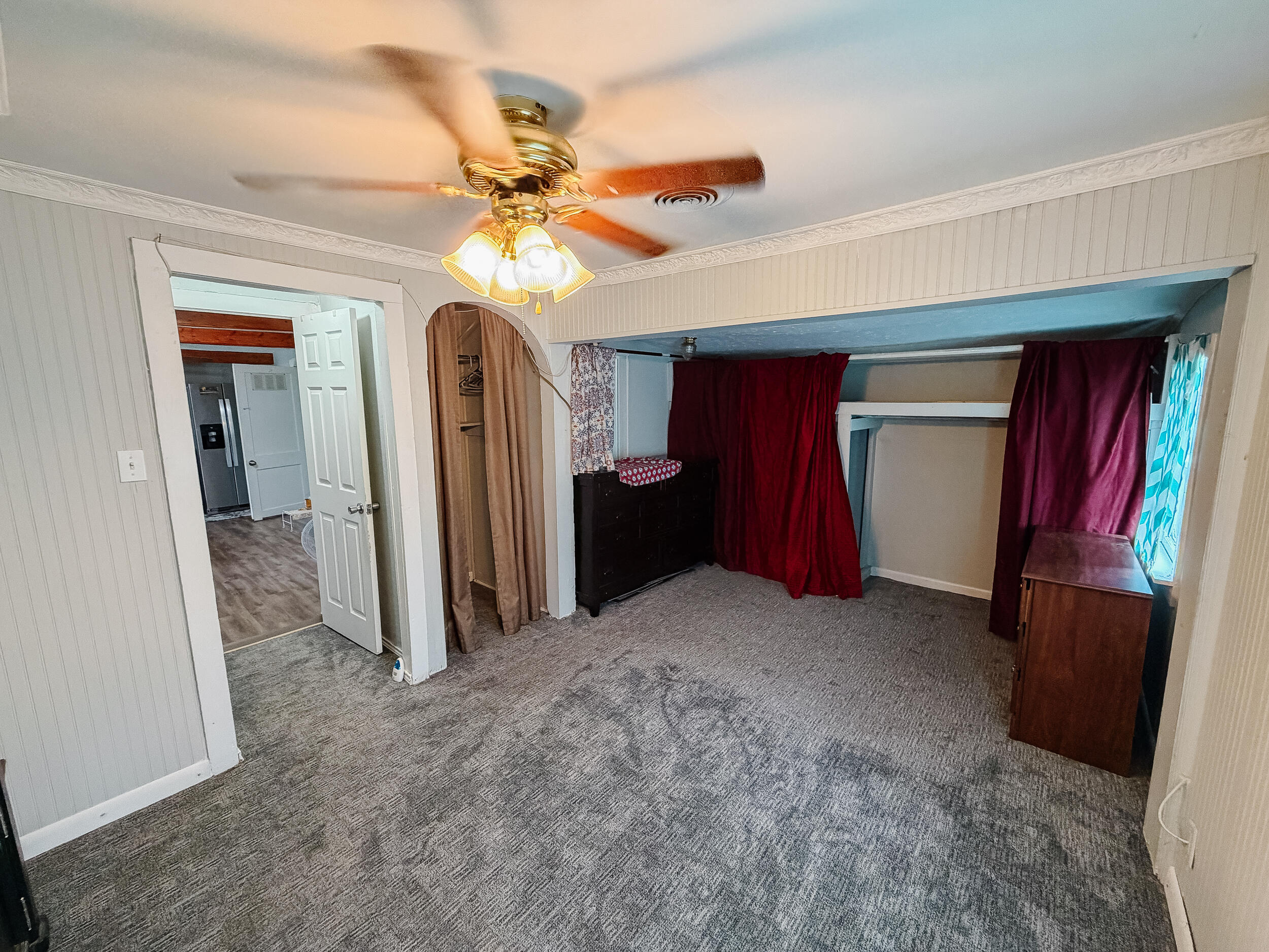 409 Willow Lane Property Photo 11