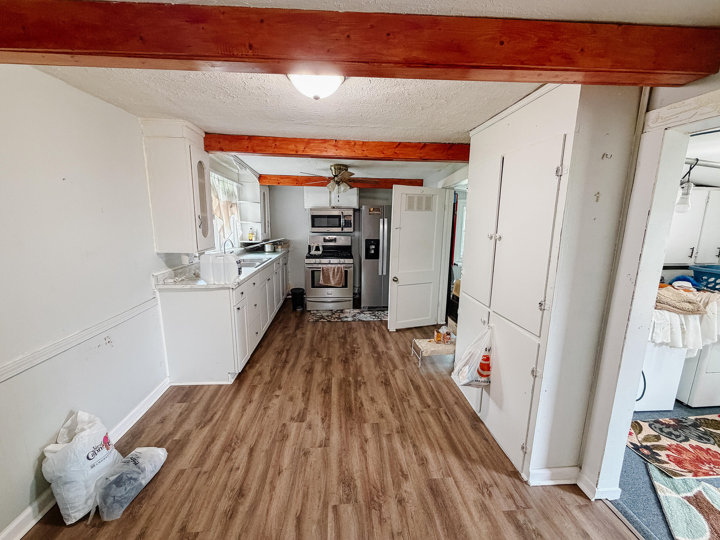 409 Willow Lane Property Photo 14