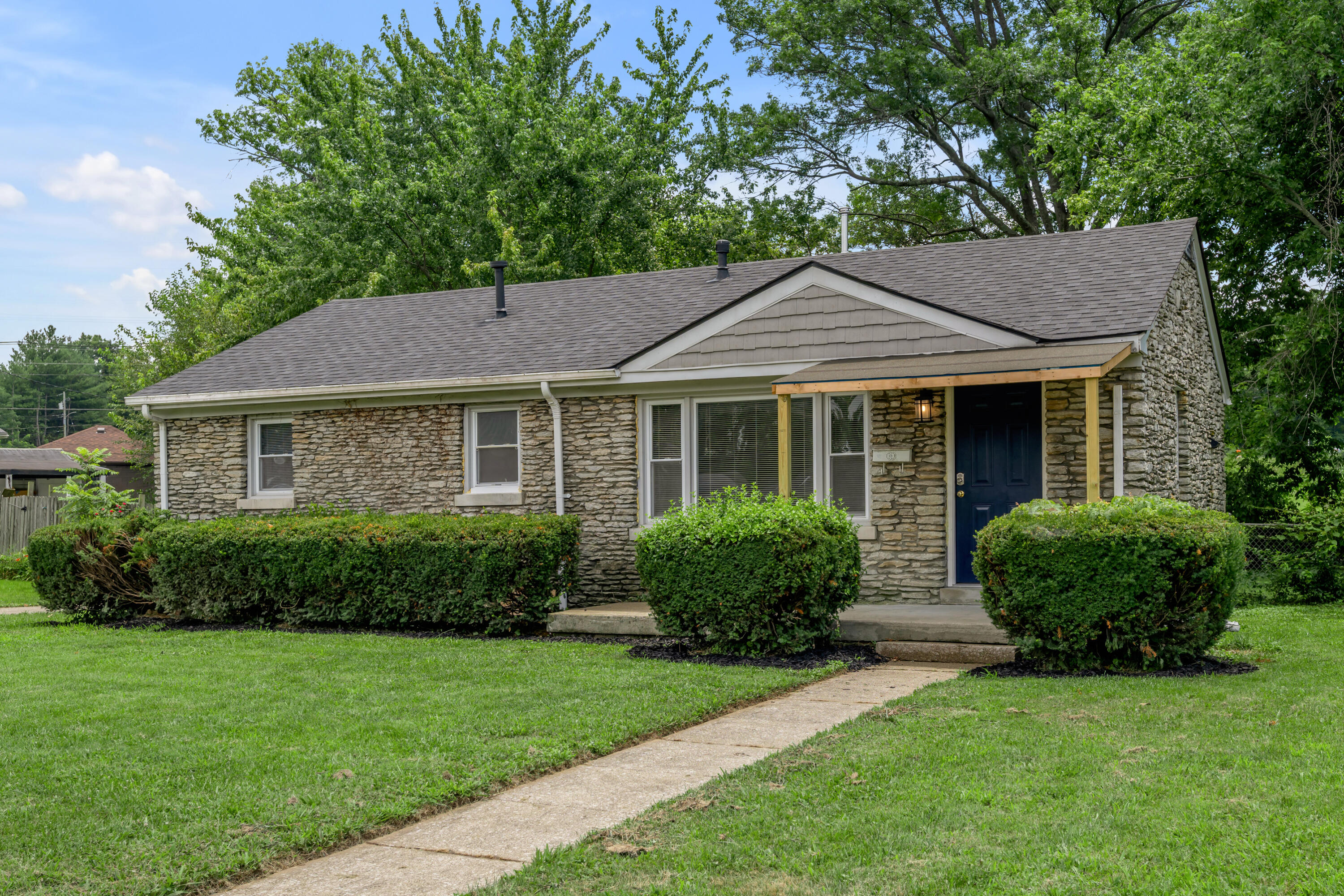 2230 Circle Drive Property Photo 1