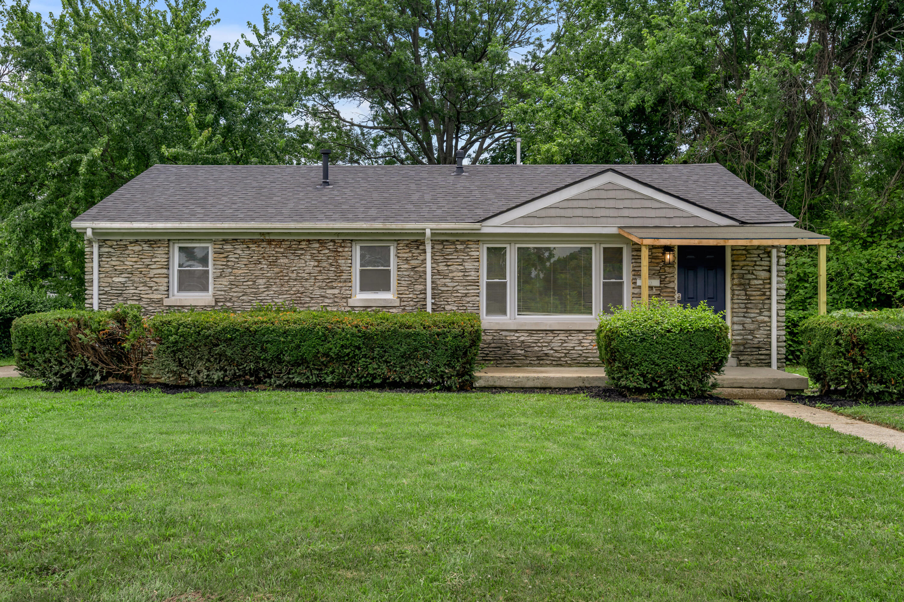 2230 Circle Drive Property Photo 4