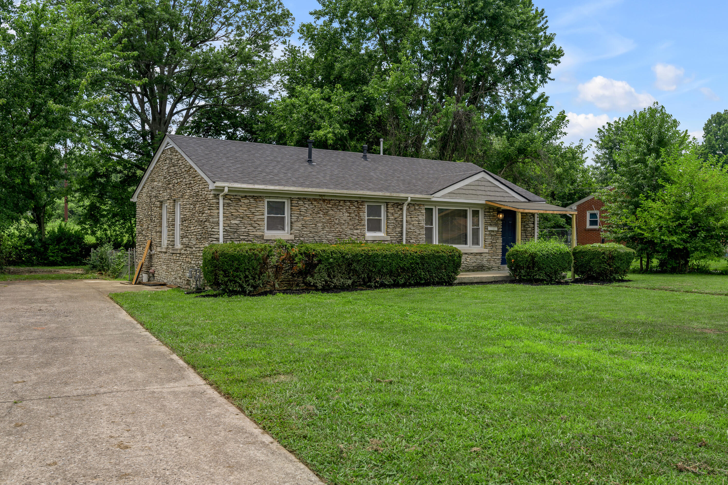 2230 Circle Drive Property Photo 5