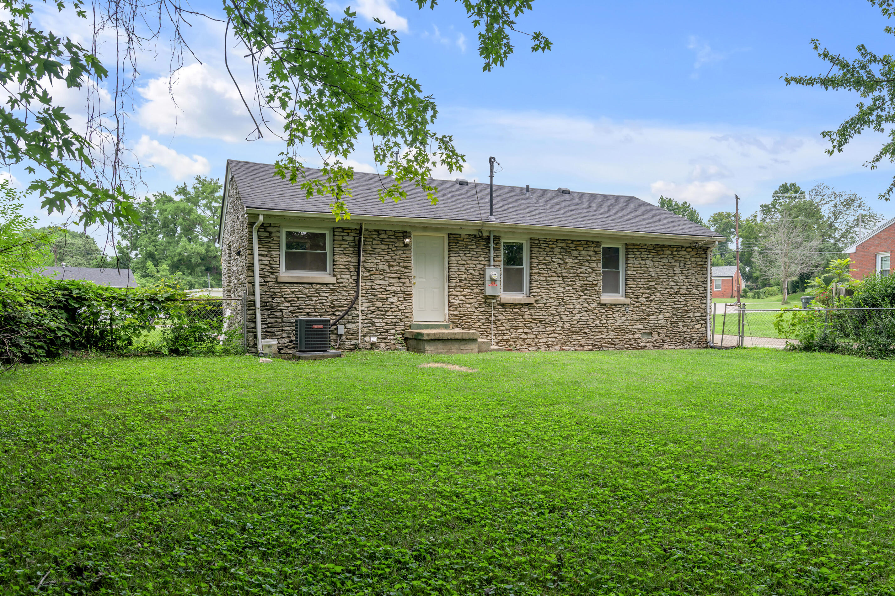 2230 Circle Drive Property Photo 39