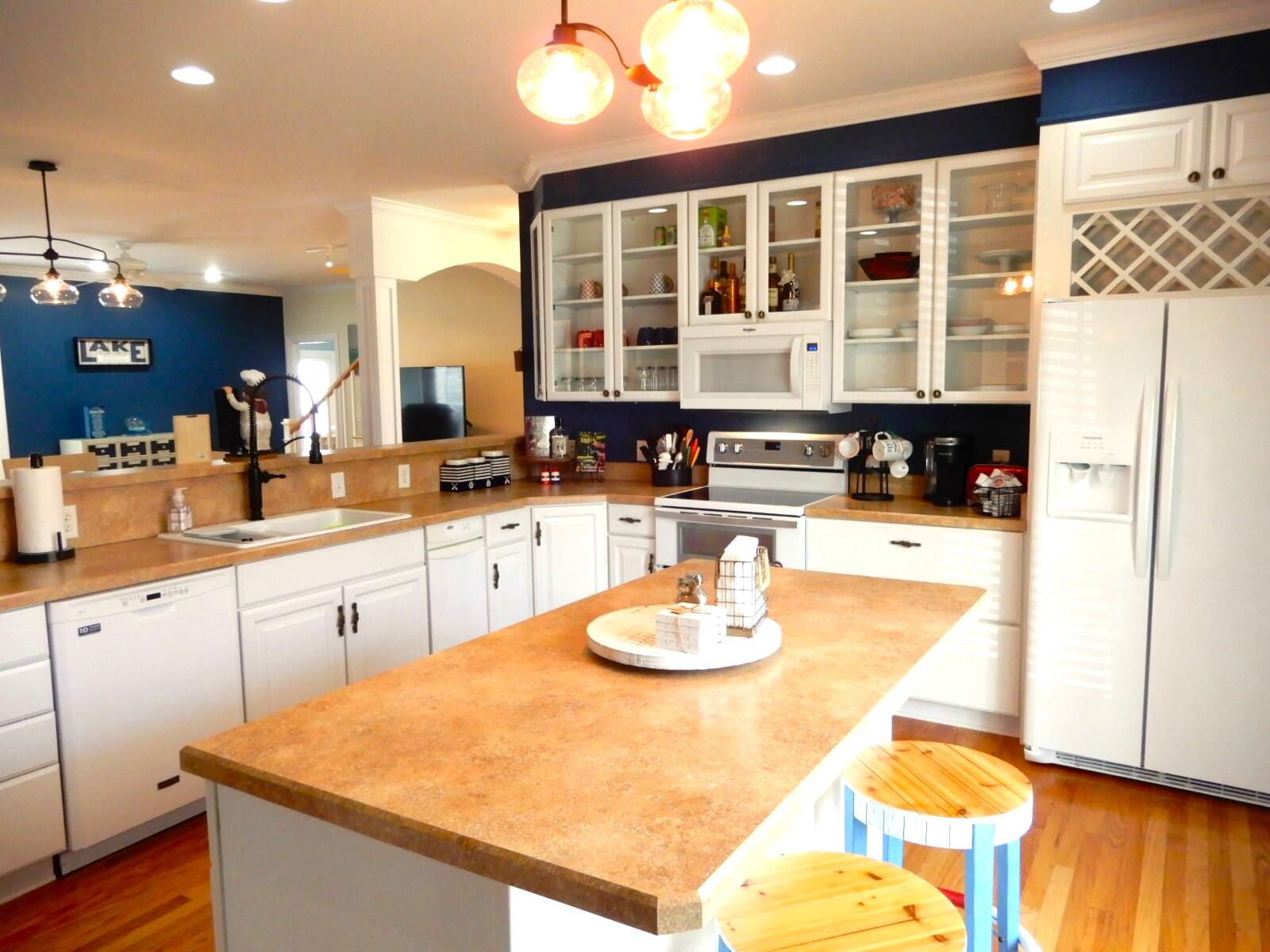 718 Marina Village Drive Property Photo 6