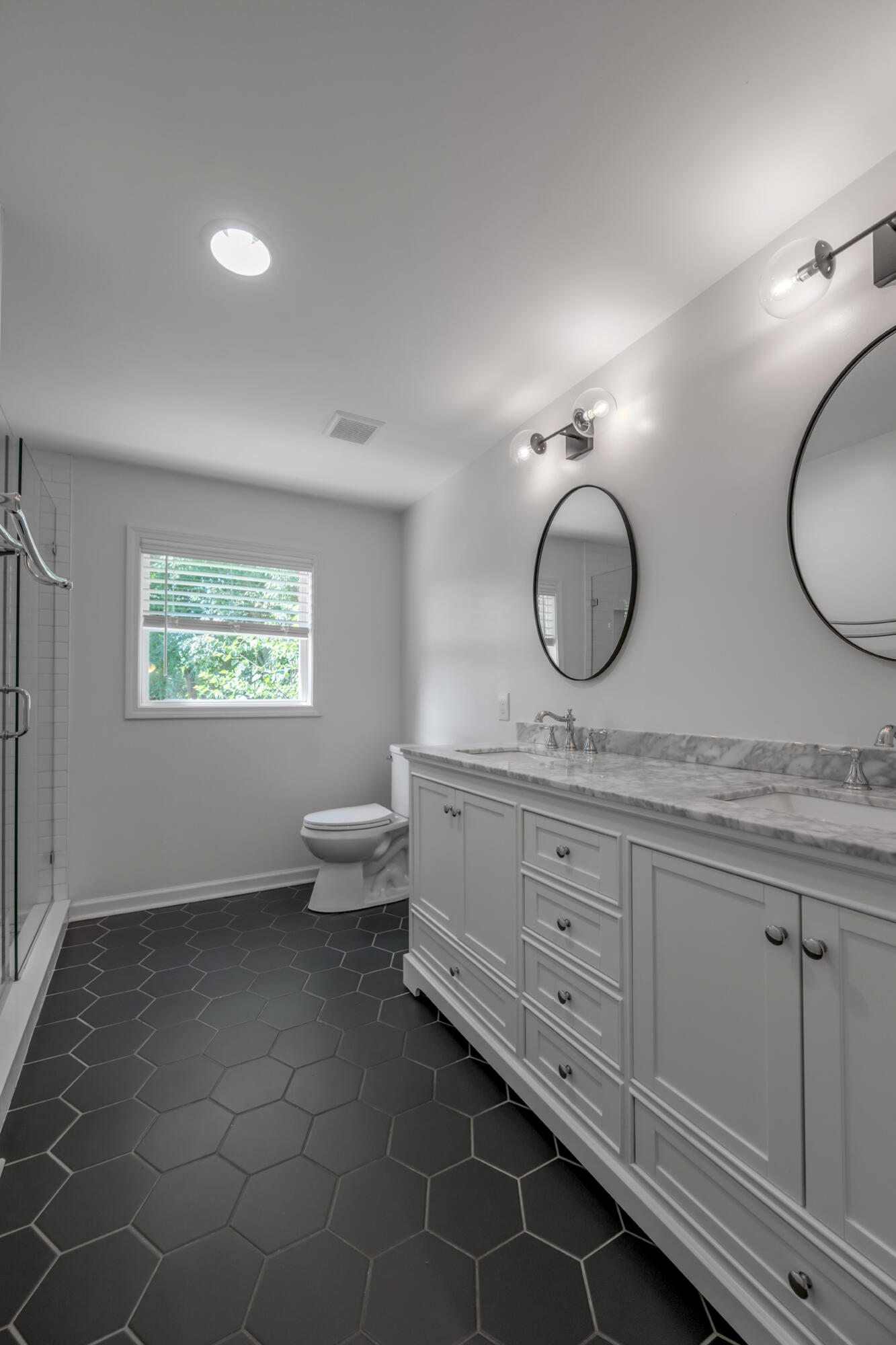 688 Sheridan Drive Property Photo 11