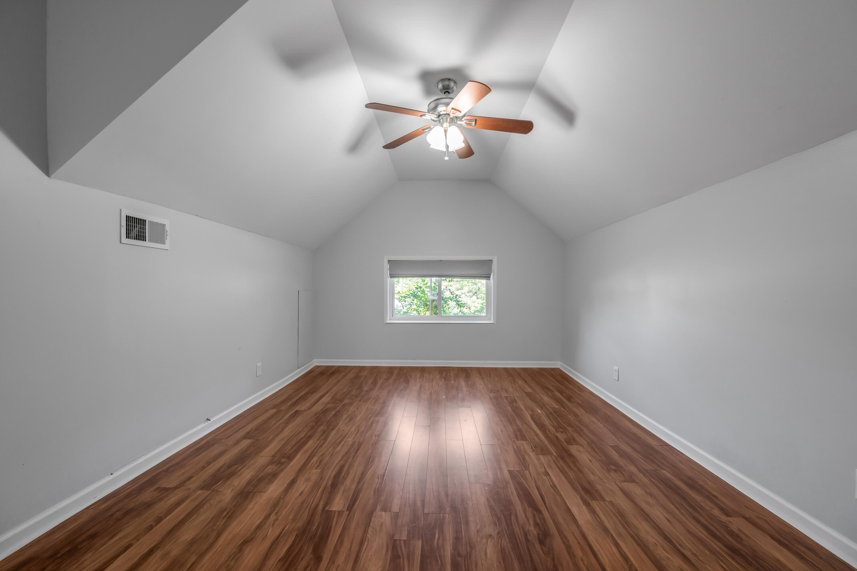 688 Sheridan Drive Property Photo 15