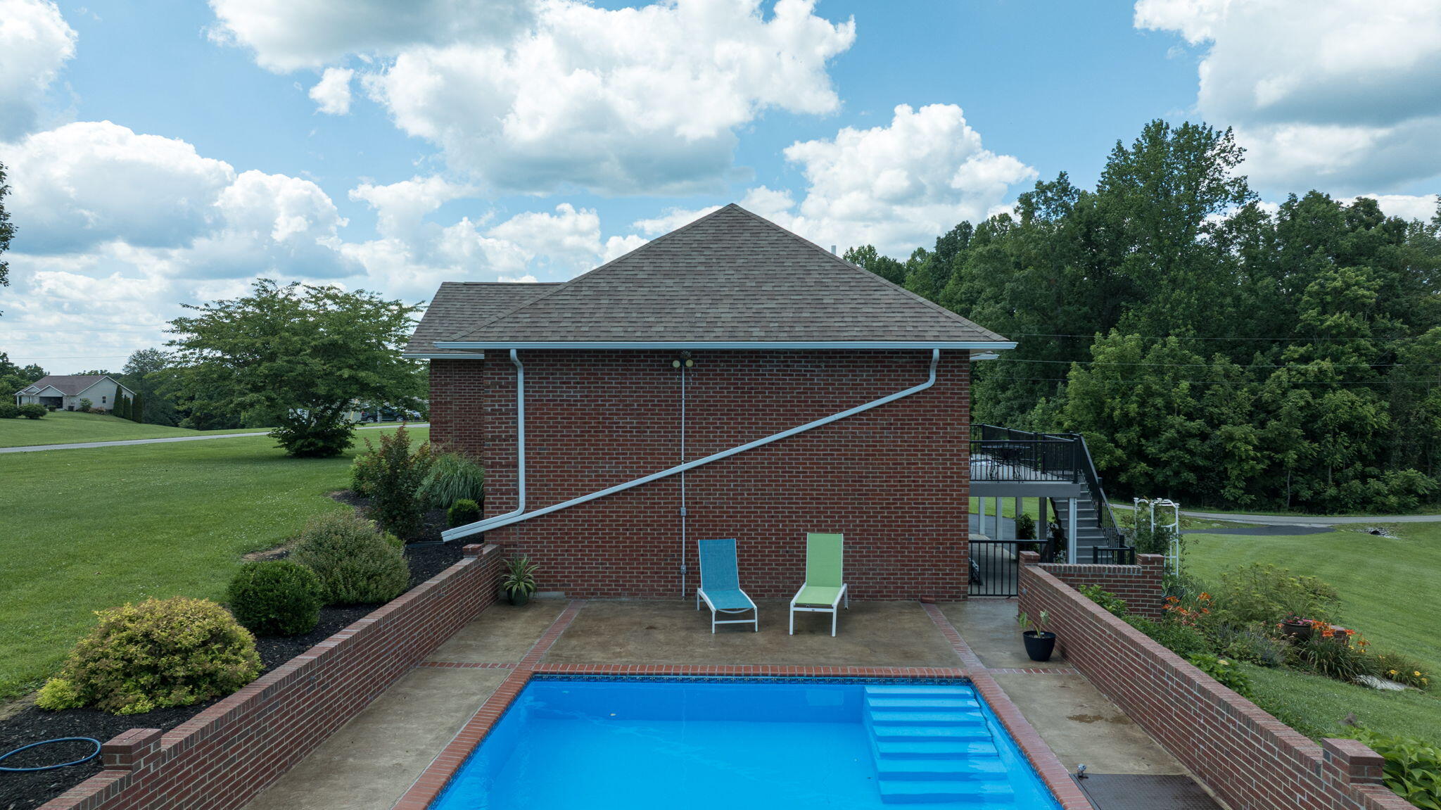 320 Alice Roy Road Property Photo 6