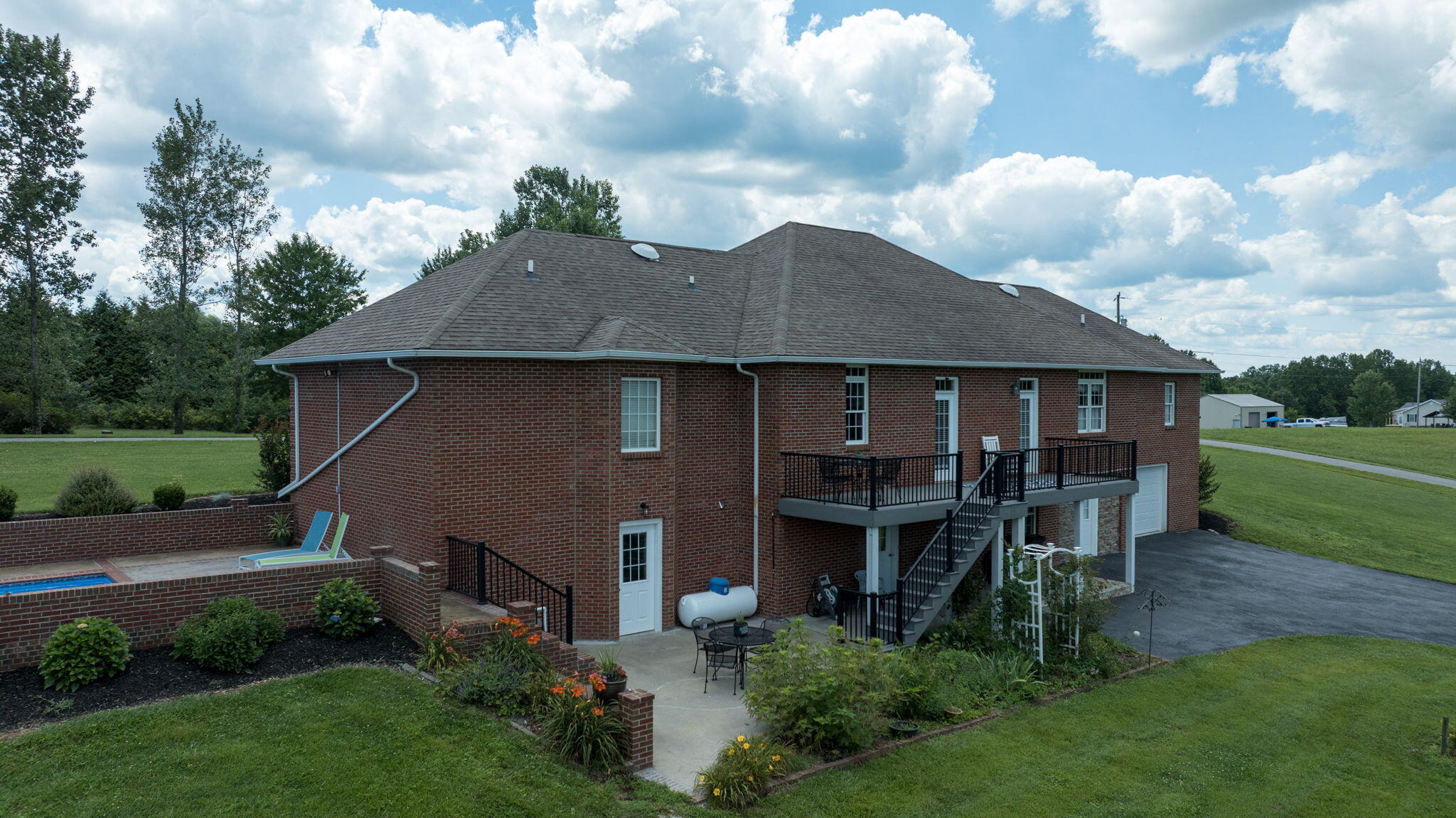 320 Alice Roy Road Property Photo 8