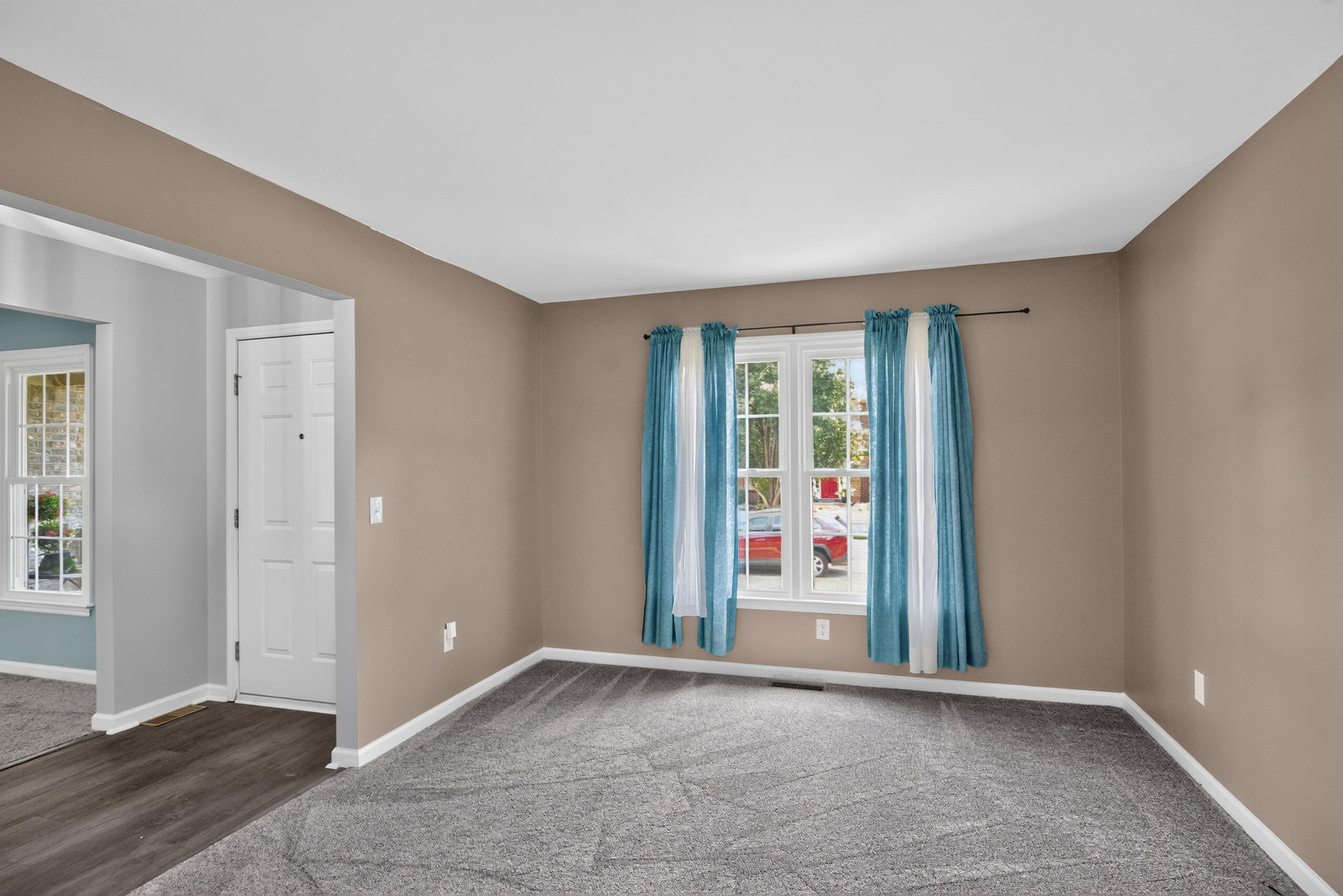 3129 Comanche Trail Property Photo 9