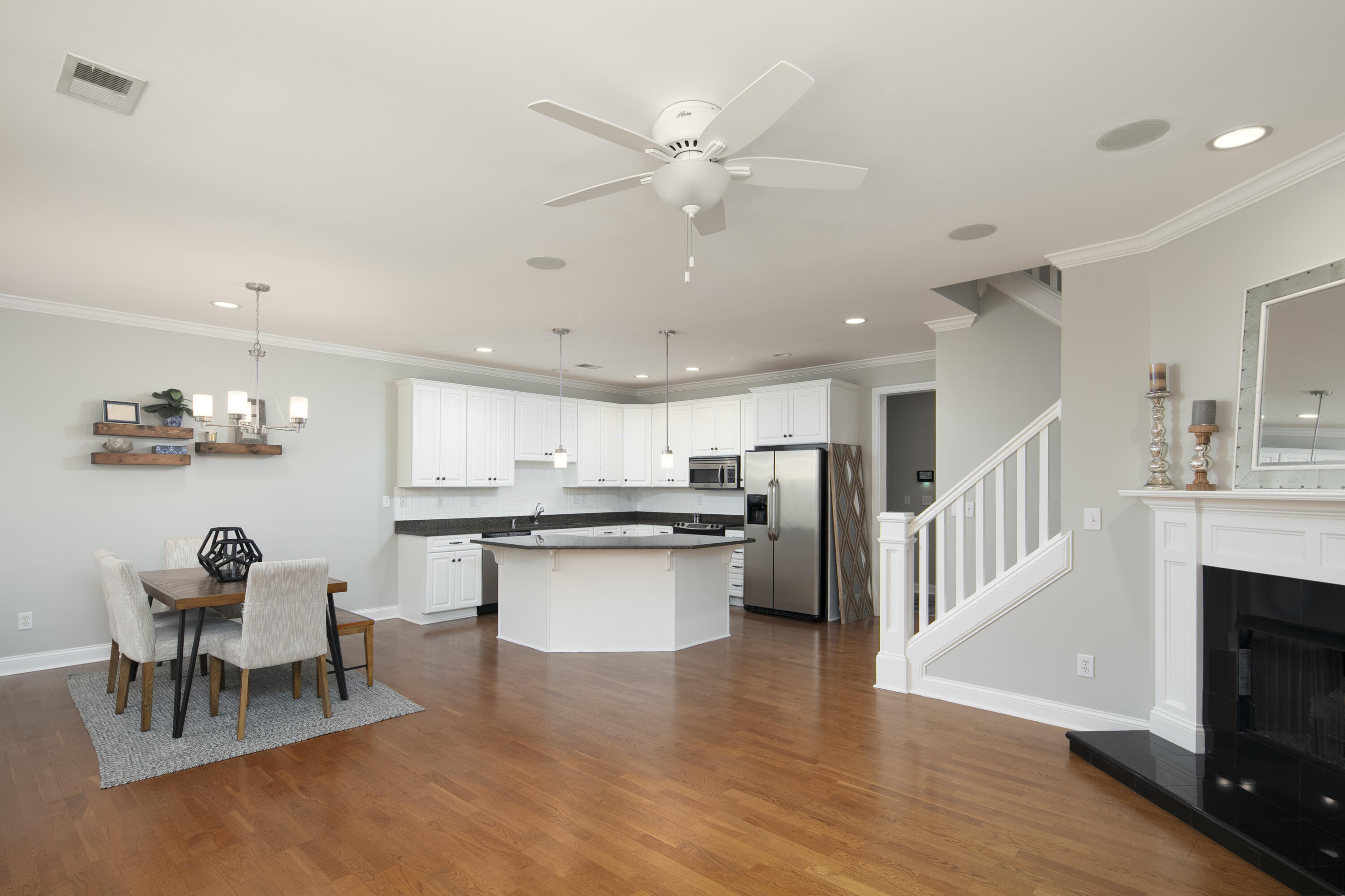 947 Star Shoot Parkway Property Photo 4