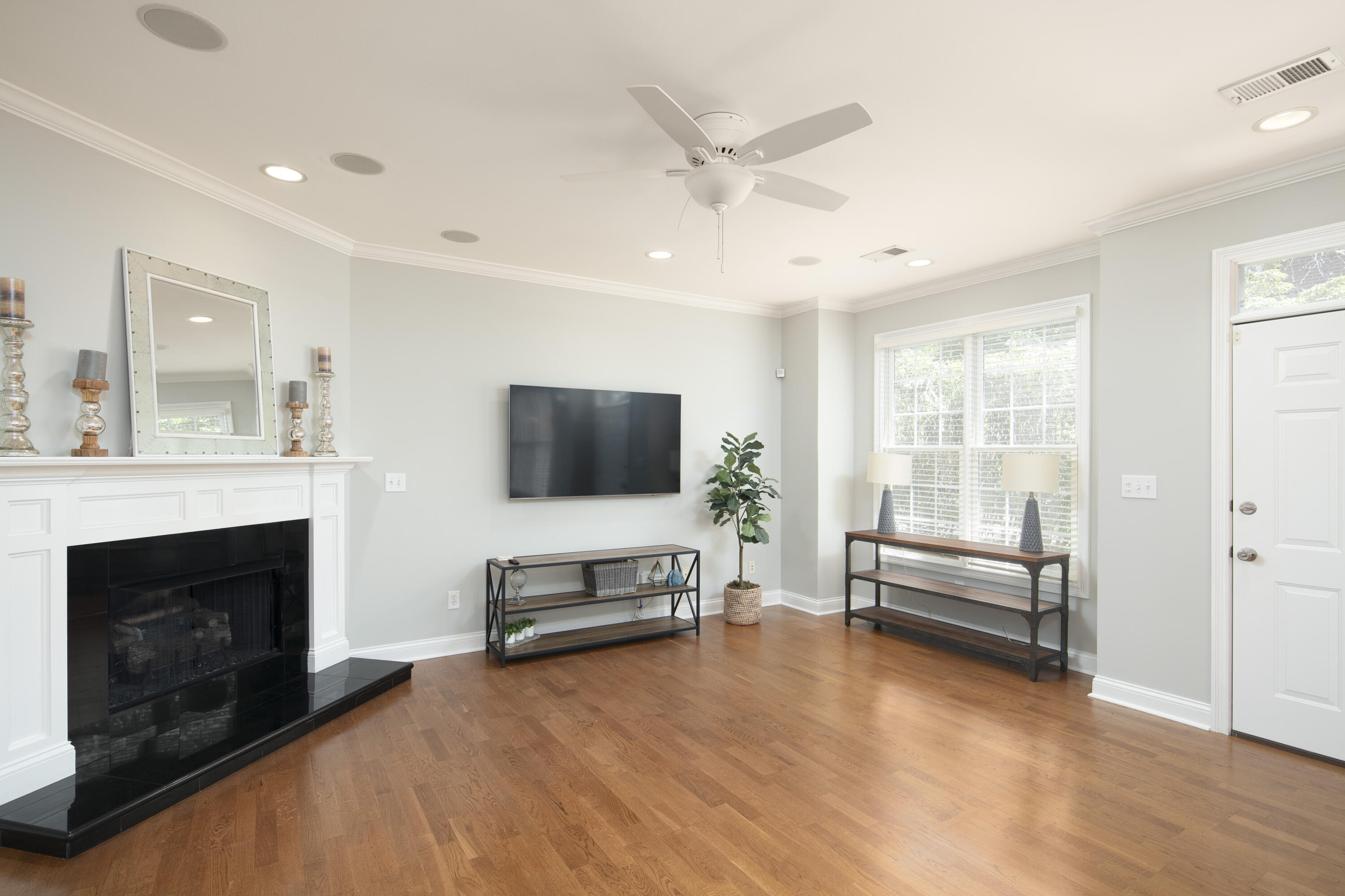 947 Star Shoot Parkway Property Photo 6