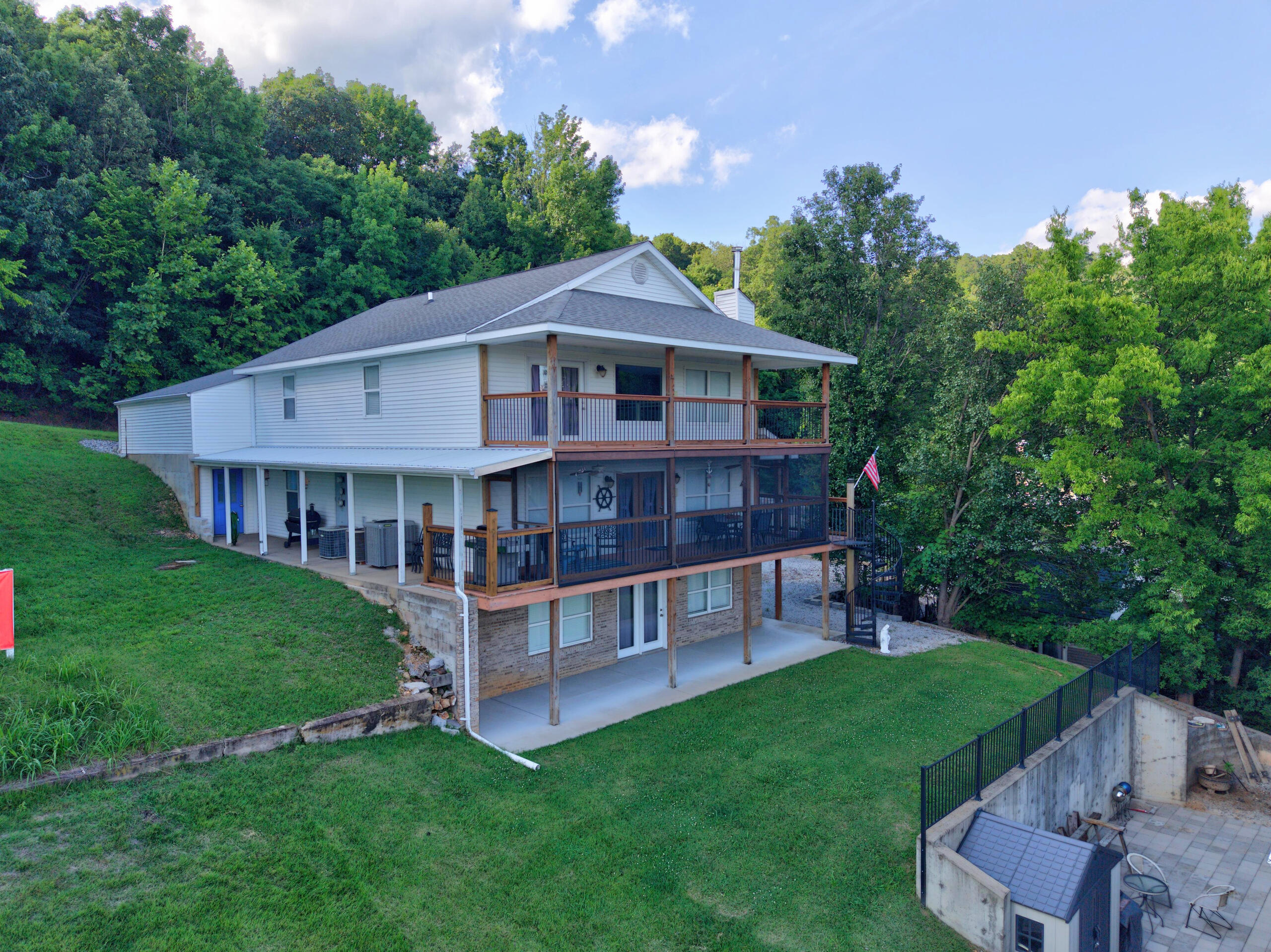 141 S Ash Street Property Photo 2