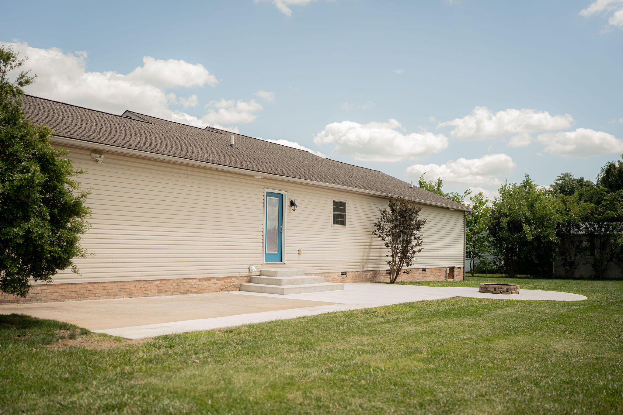 546 Smith's Lane Property Photo 4