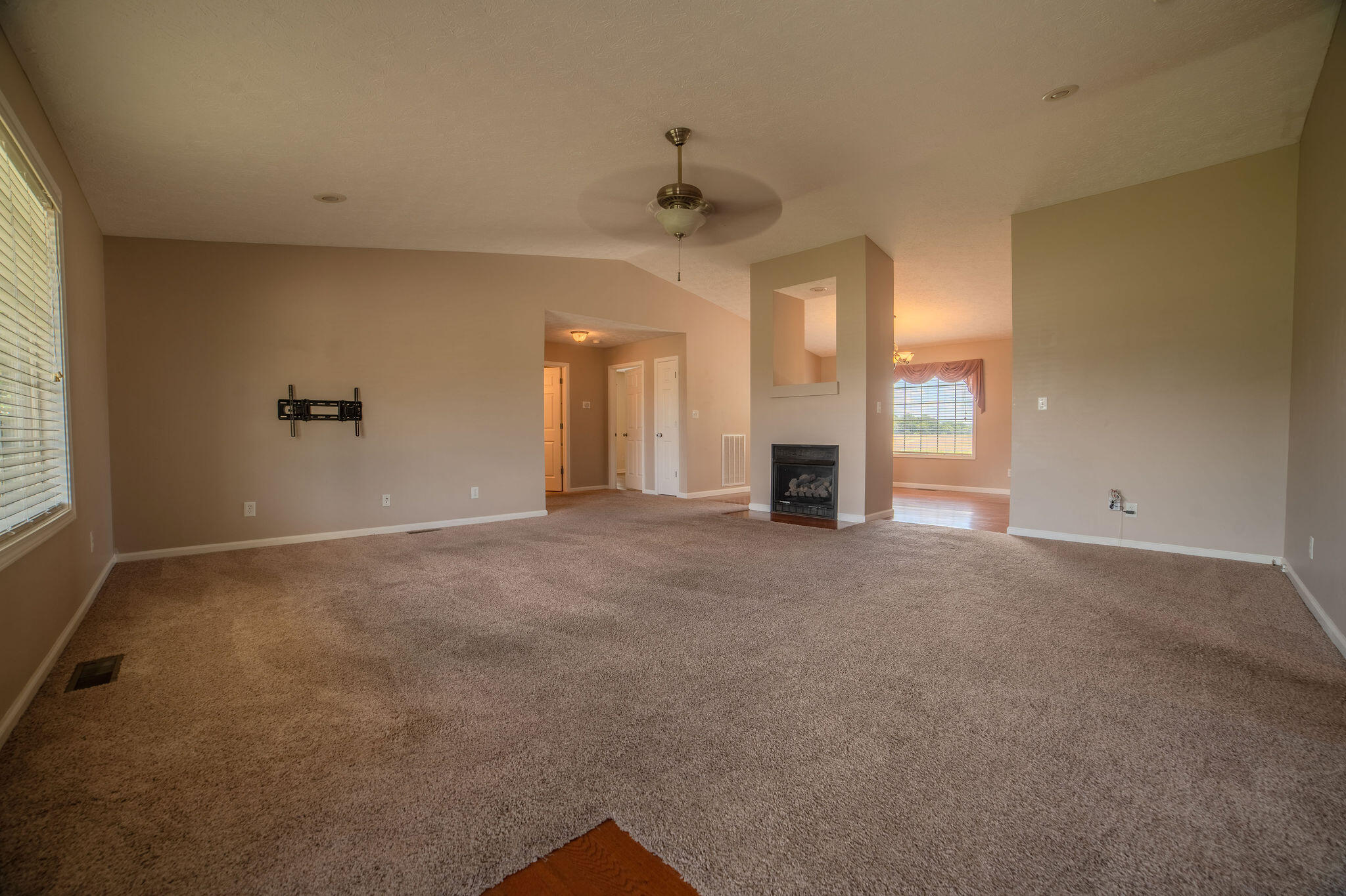 546 Smith's Lane Property Photo 10
