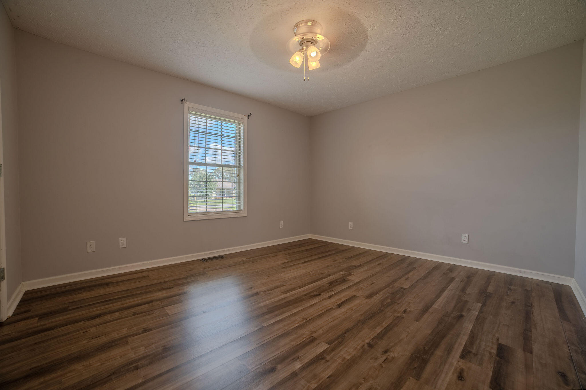 546 Smith's Lane Property Photo 22