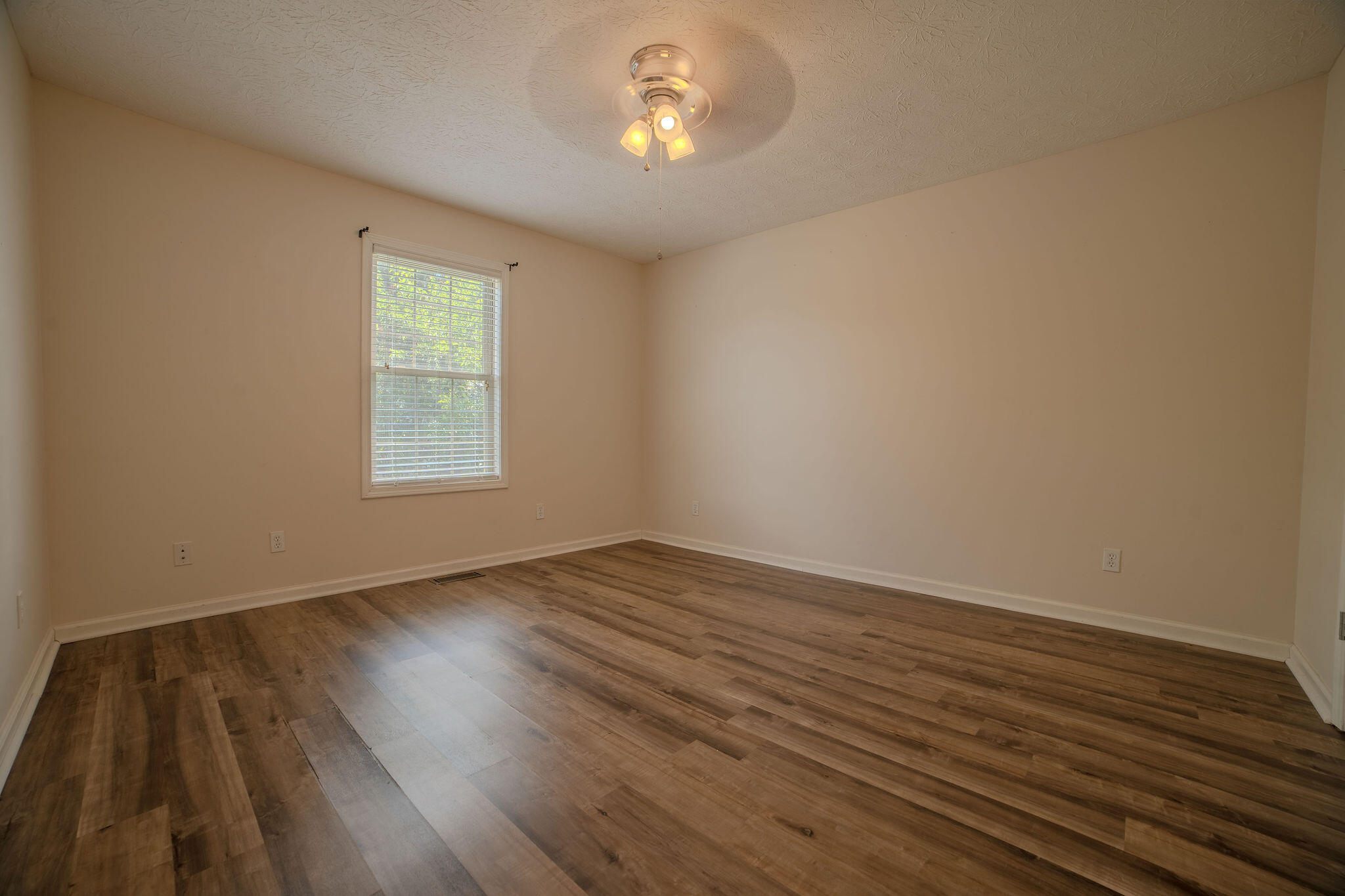 546 Smith's Lane Property Photo 24