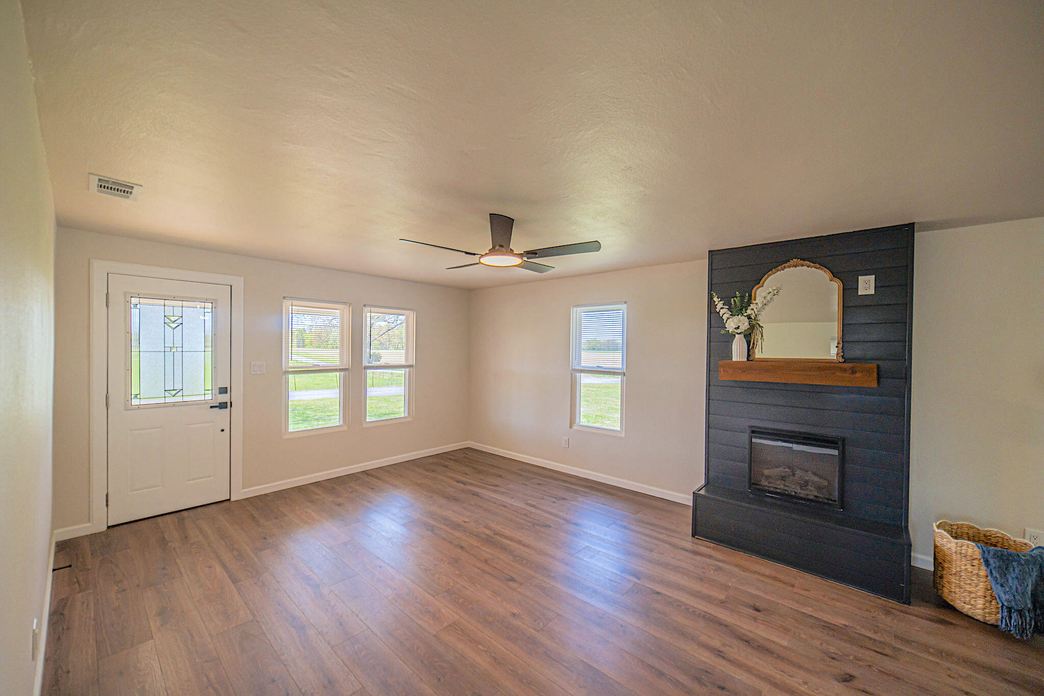330 E M Hurley Road Property Photo 4