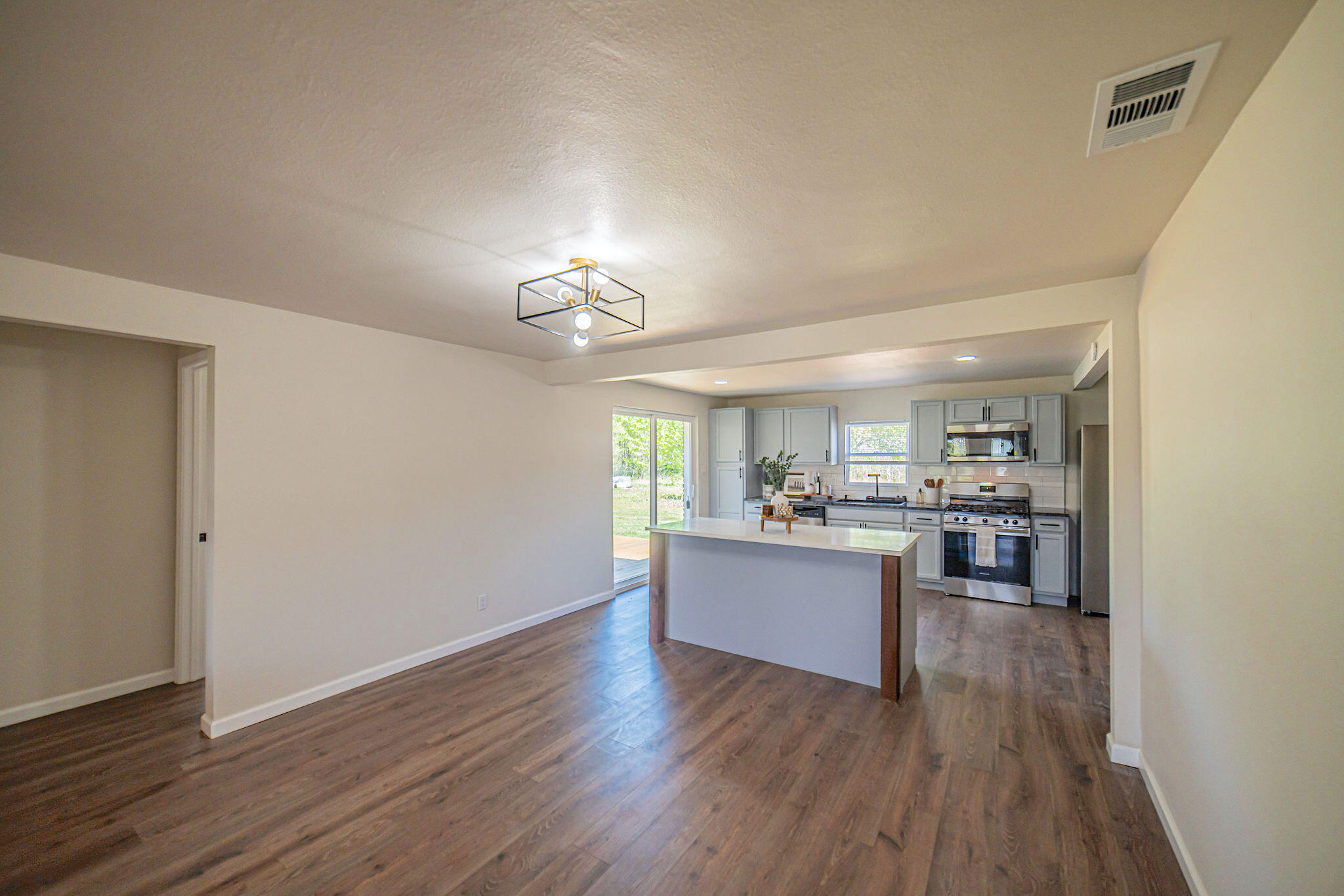 330 E M Hurley Road Property Photo 6