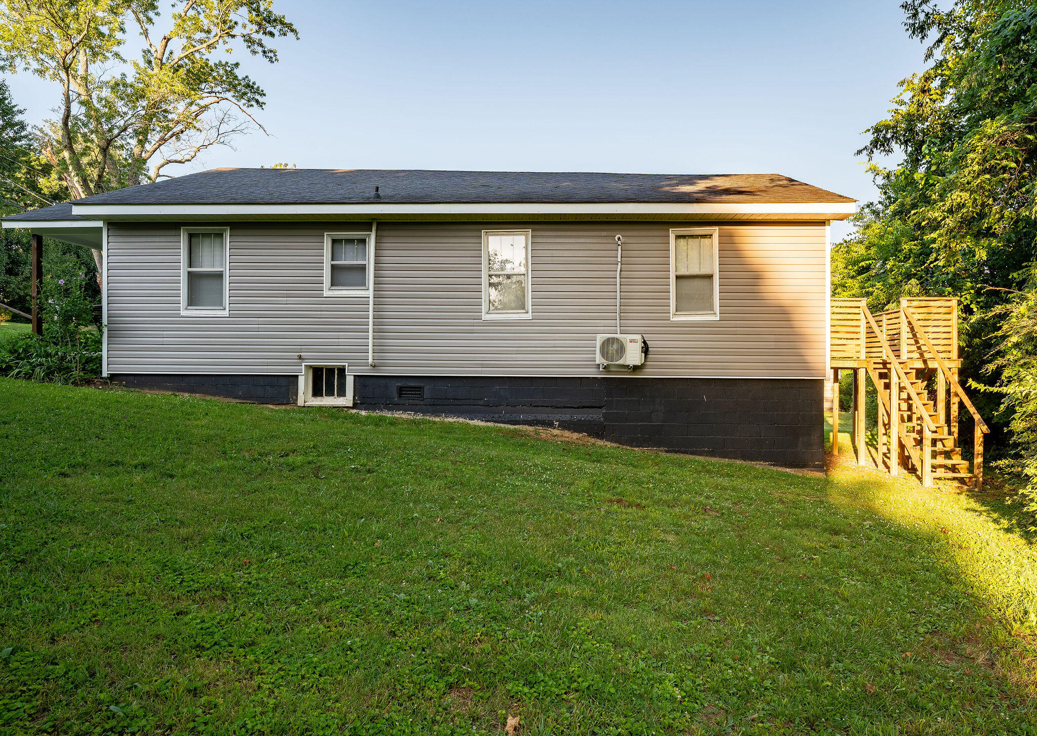 370 Green Acres Drive Property Photo 11