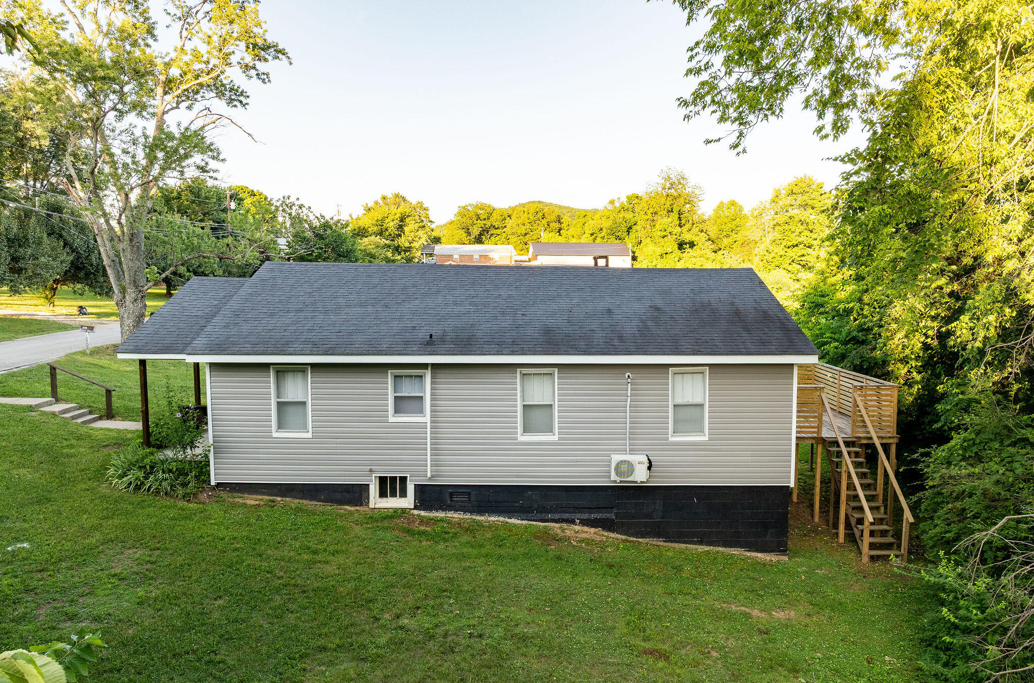 370 Green Acres Drive Property Photo 12