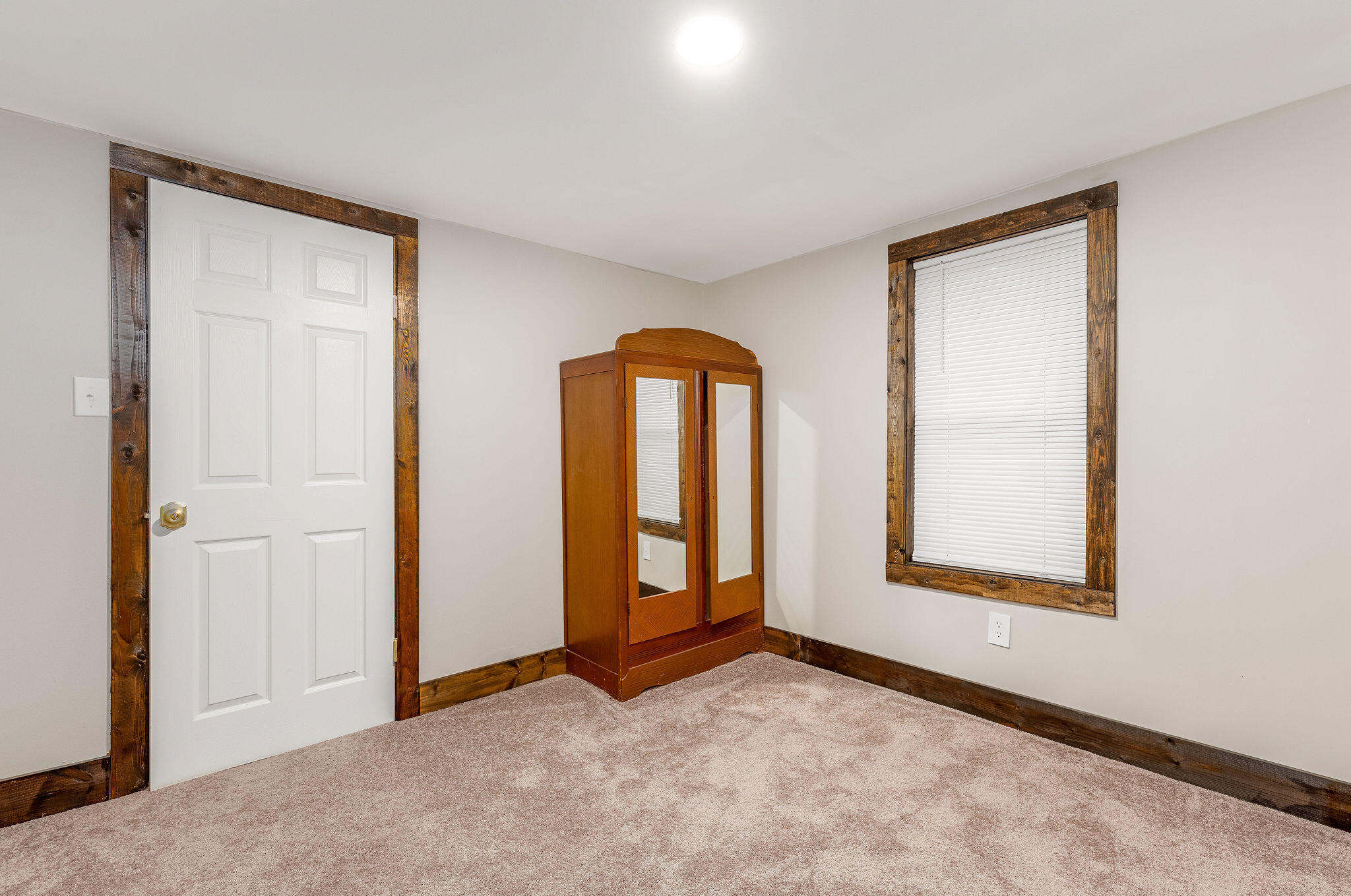 370 Green Acres Drive Property Photo 32