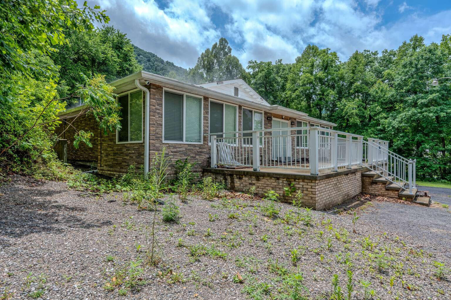 9598 Highway 119 N Property Photo 2