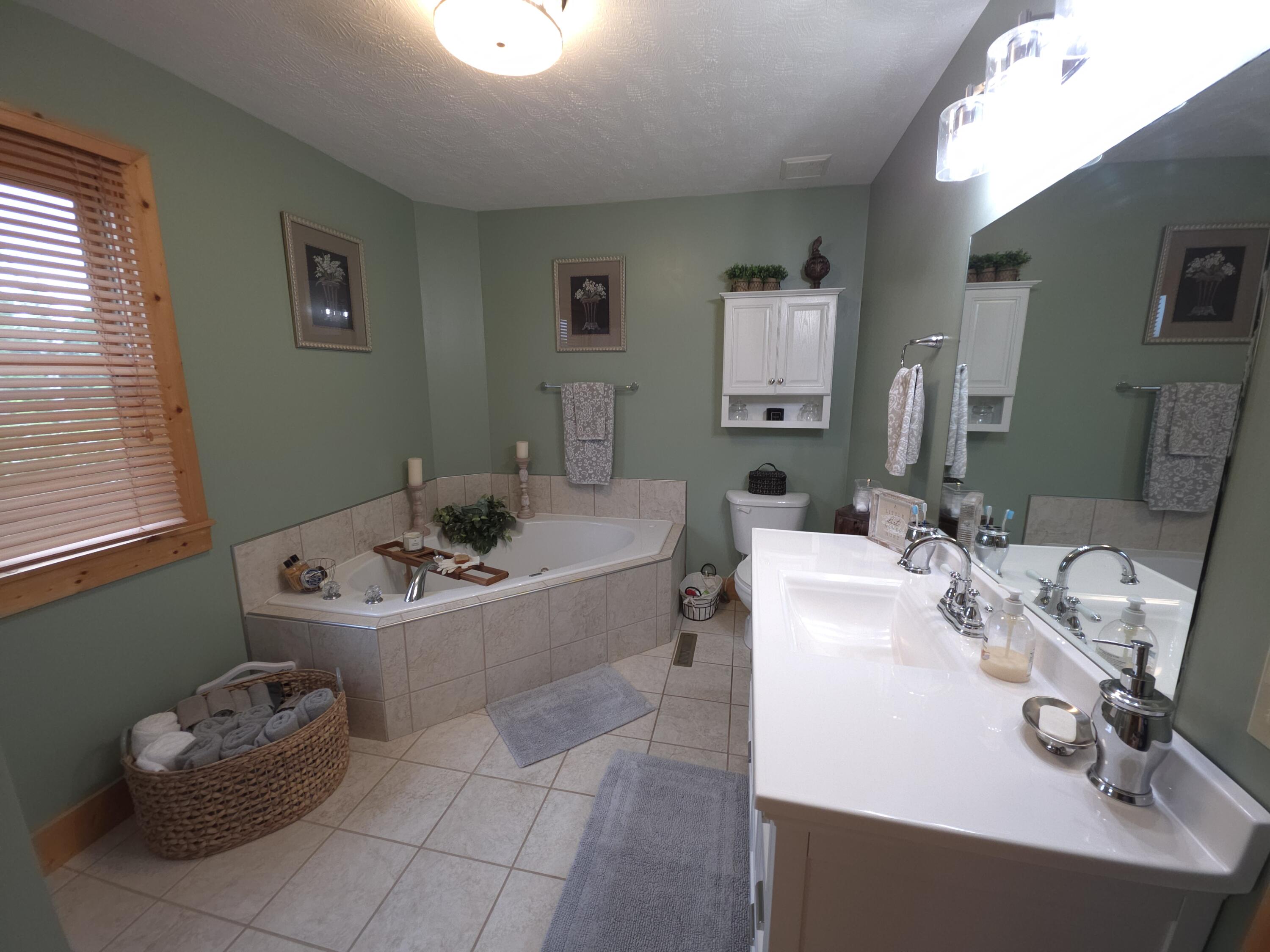 22 Elly Avenue Property Photo 34