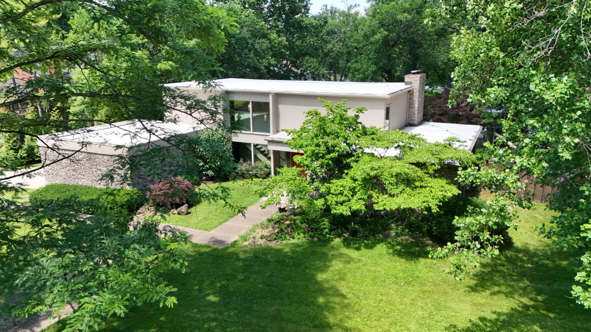 2049 Lakeside Drive Property Photo 1