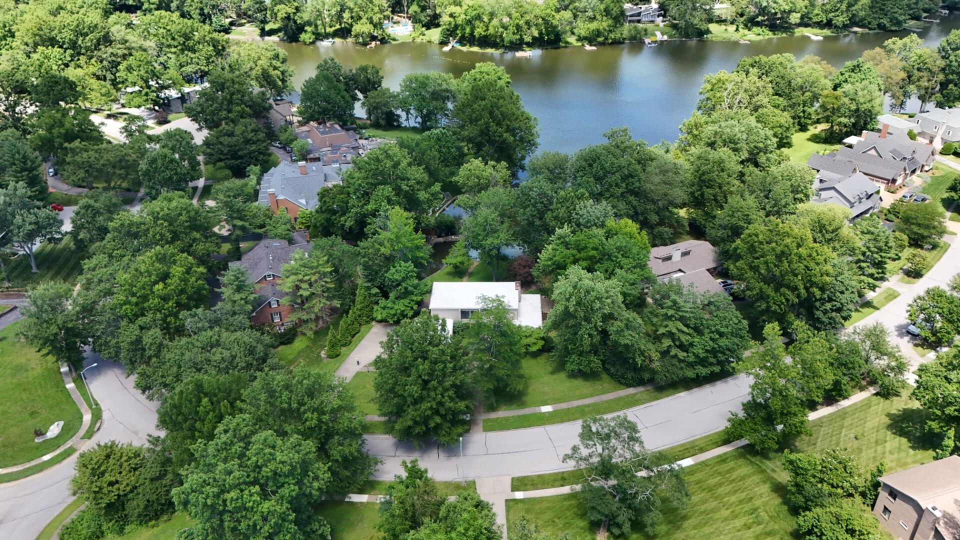 2049 Lakeside Drive Property Photo 4