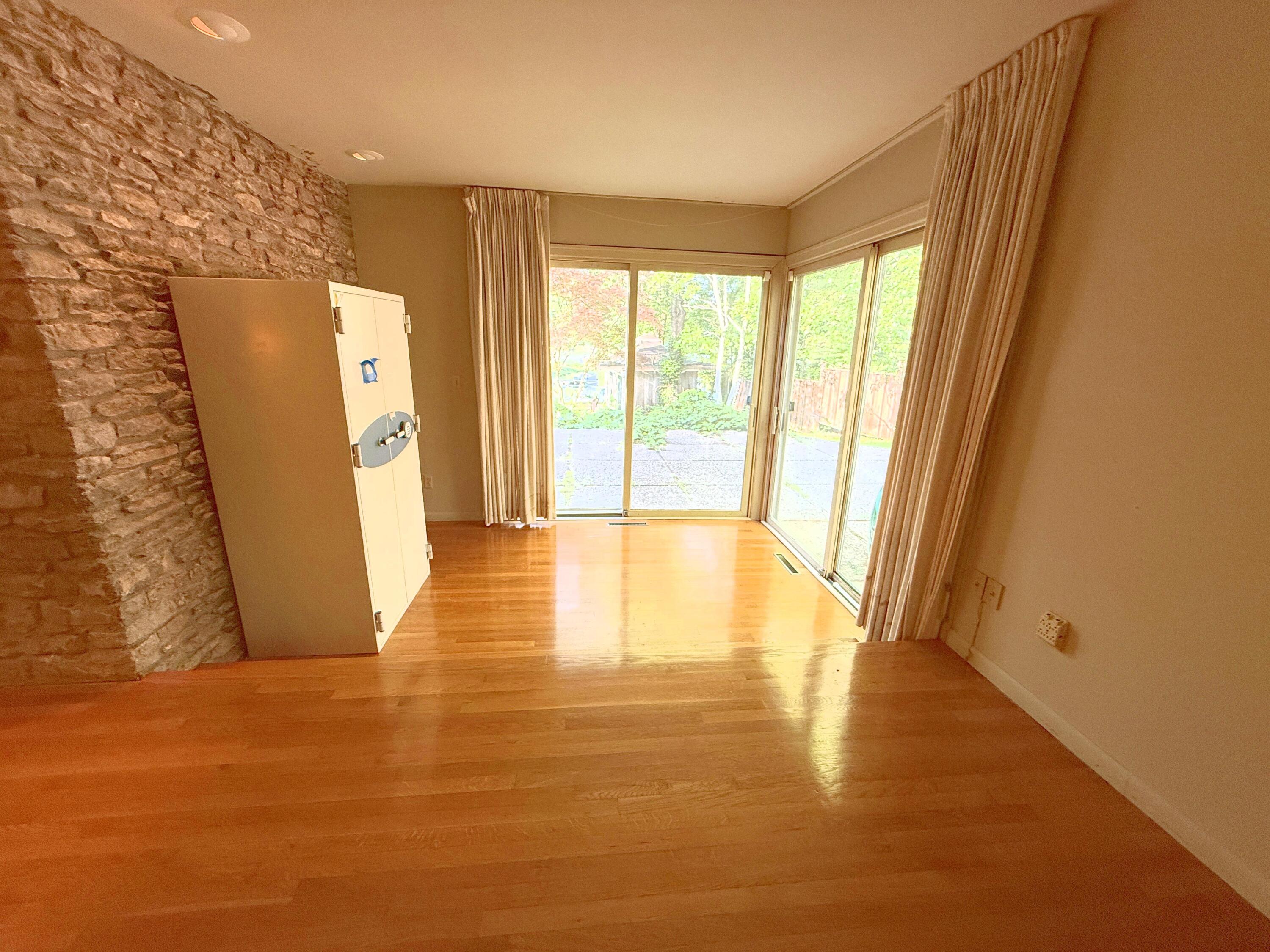 2049 Lakeside Drive Property Photo 23