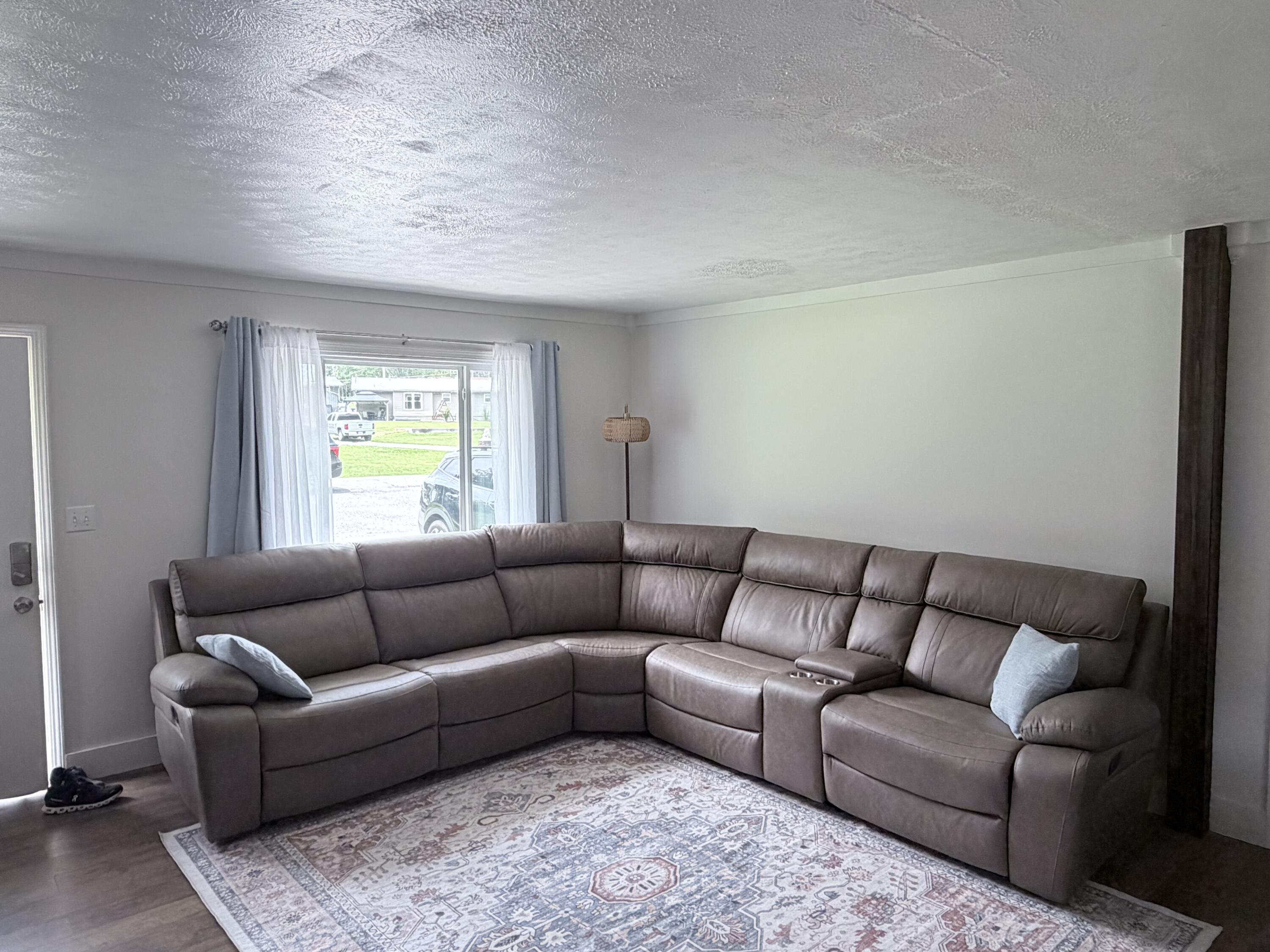 1401 Mimosa Lane Property Photo 4