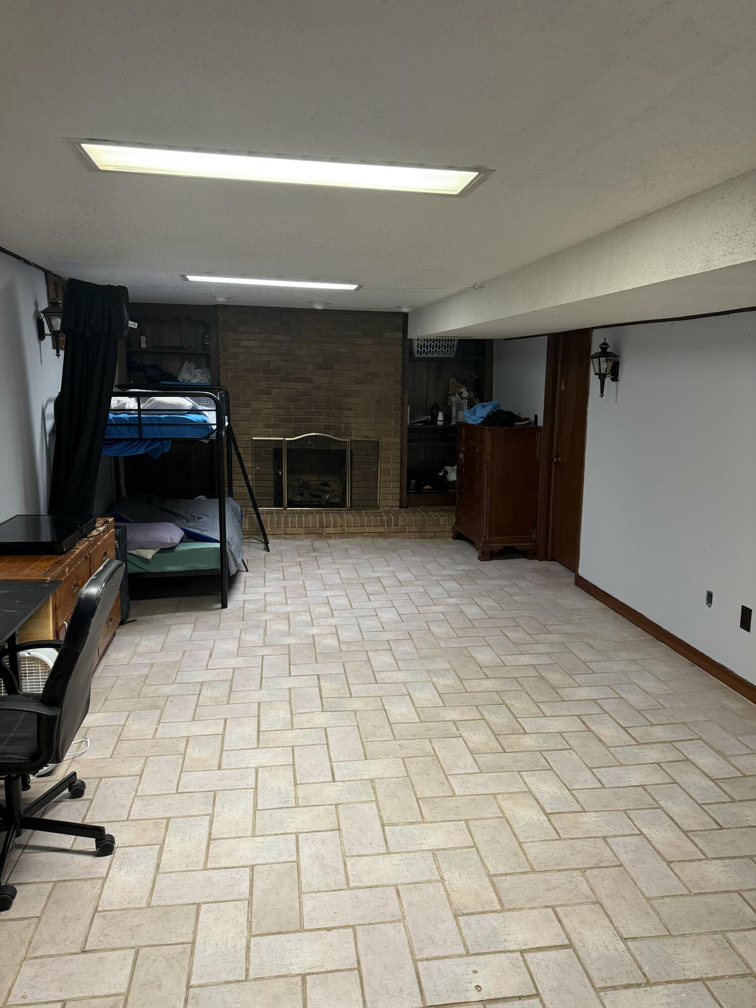 10 Joan Street Property Photo 19
