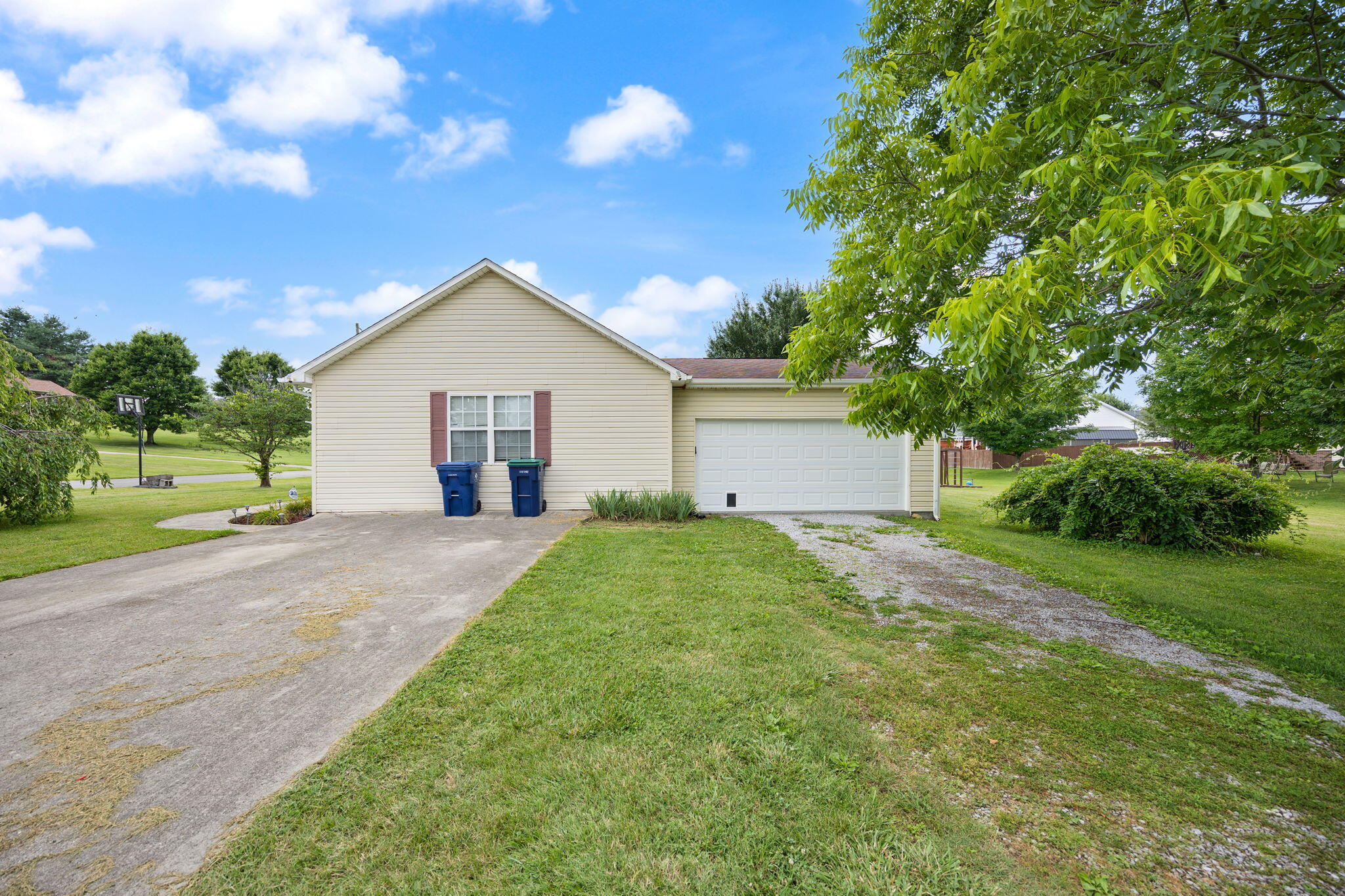 389 Park Lane Property Photo 6