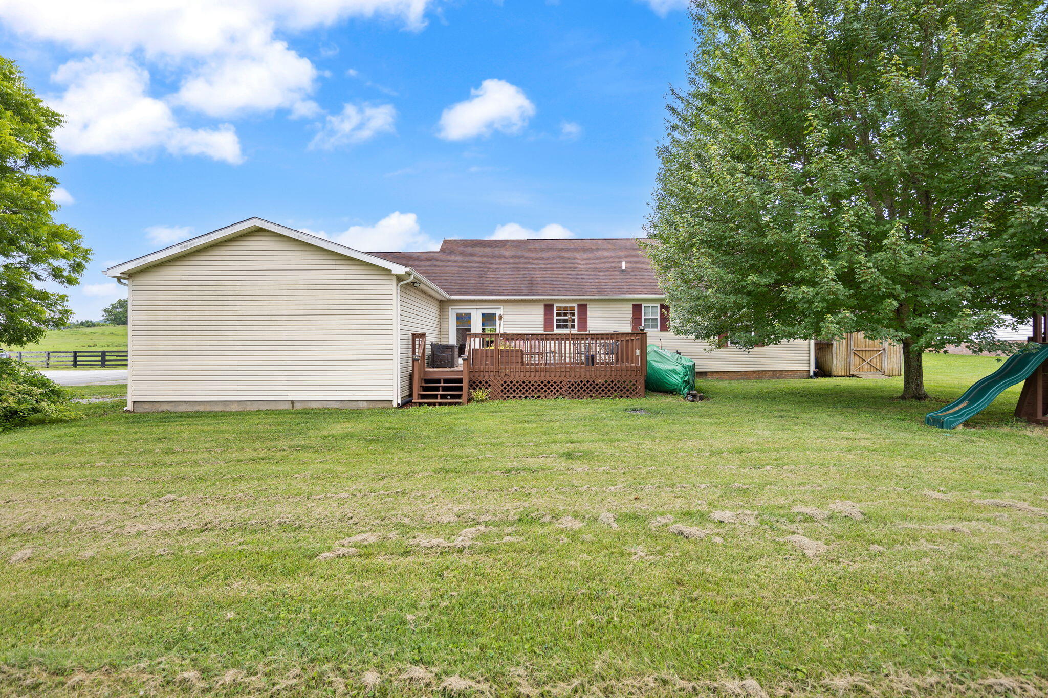 389 Park Lane Property Photo 10