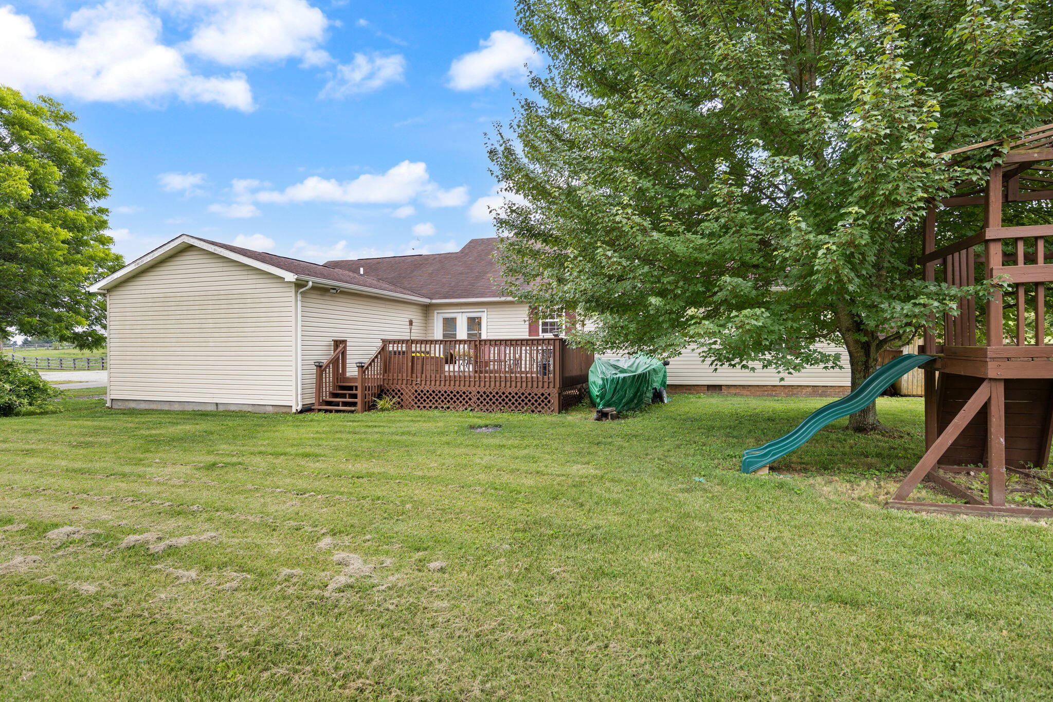 389 Park Lane Property Photo 12